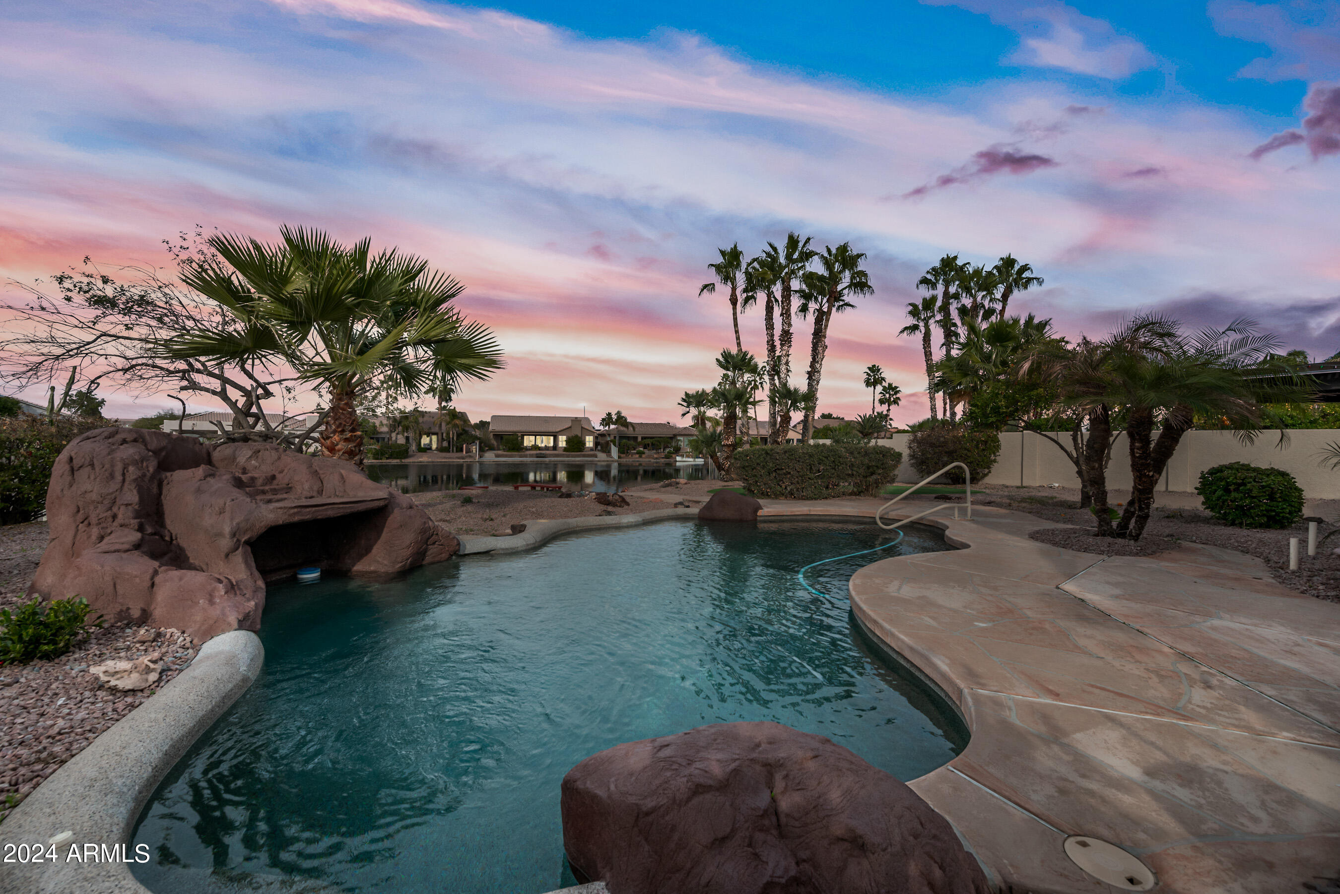 844 W BEECHNUT Drive