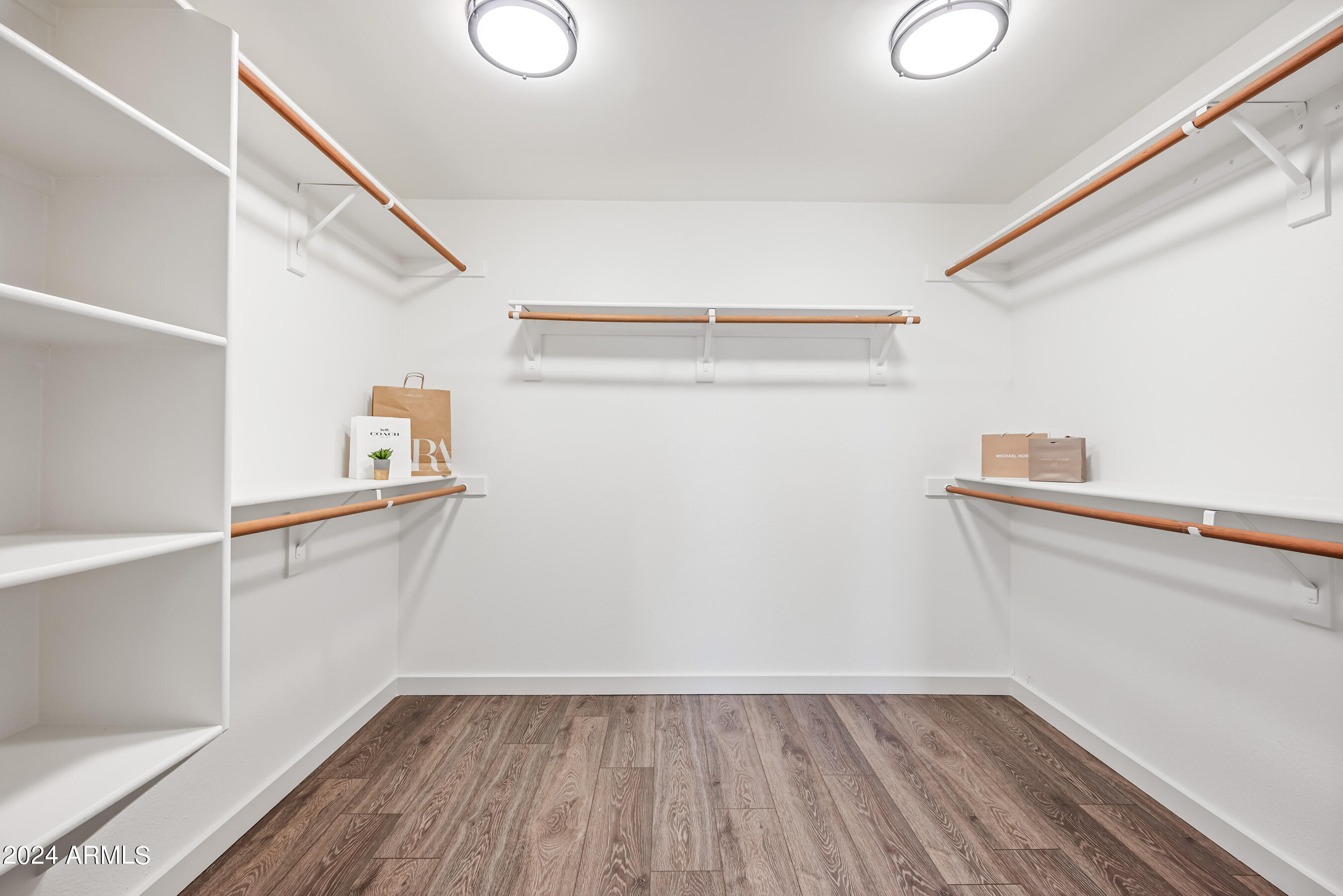 844 W BEECHNUT Drive