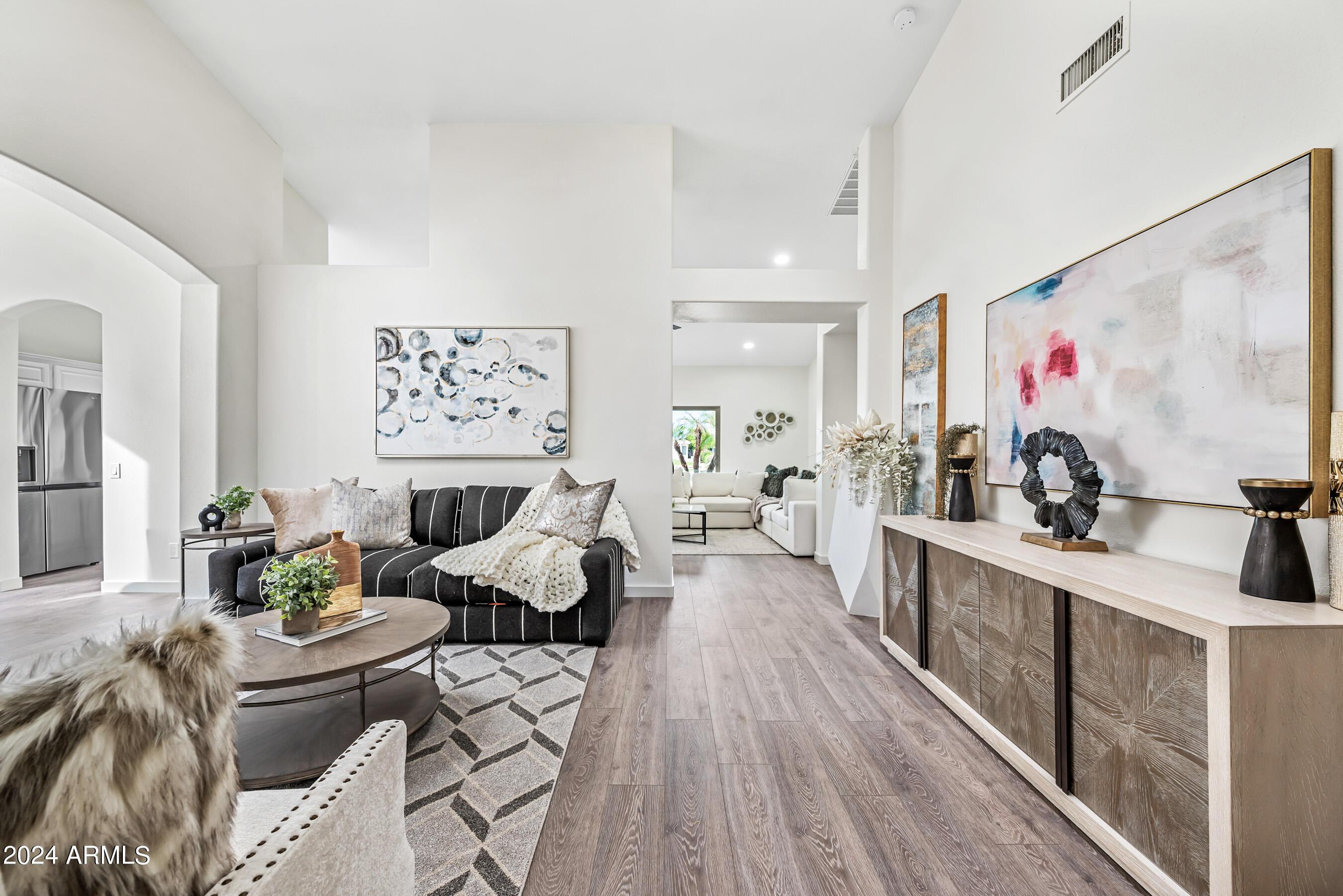 844 W BEECHNUT Drive