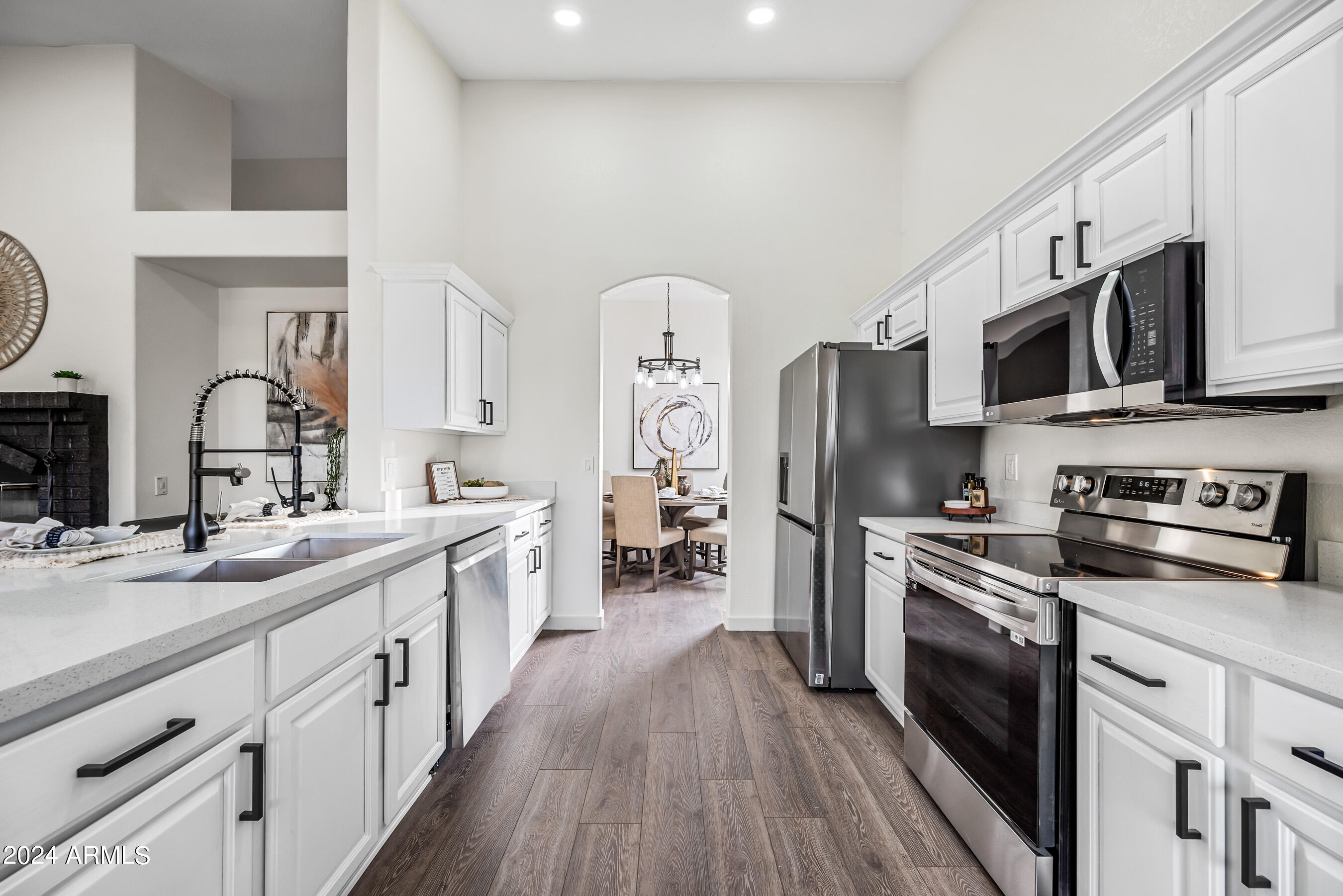 844 W BEECHNUT Drive