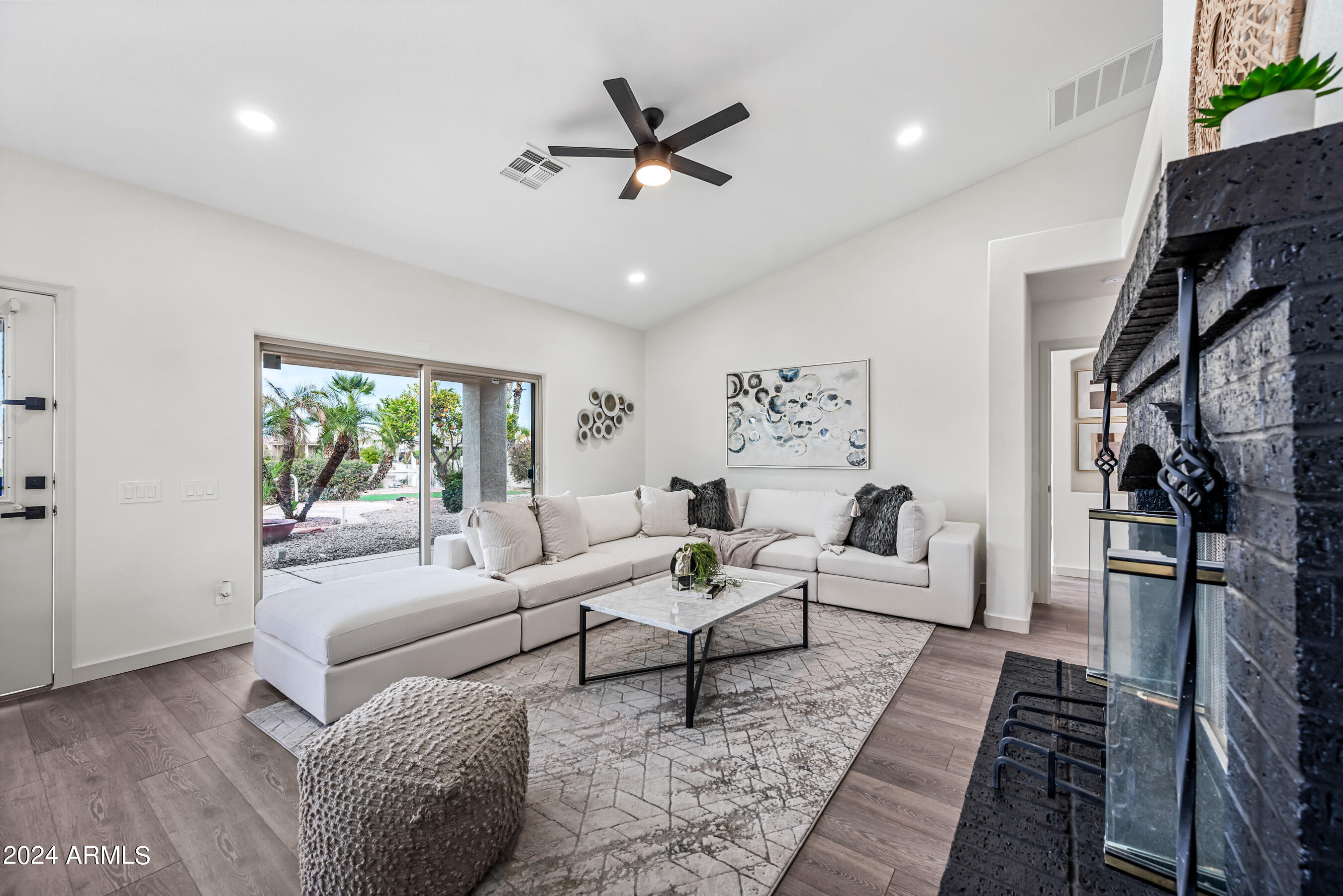 844 W BEECHNUT Drive