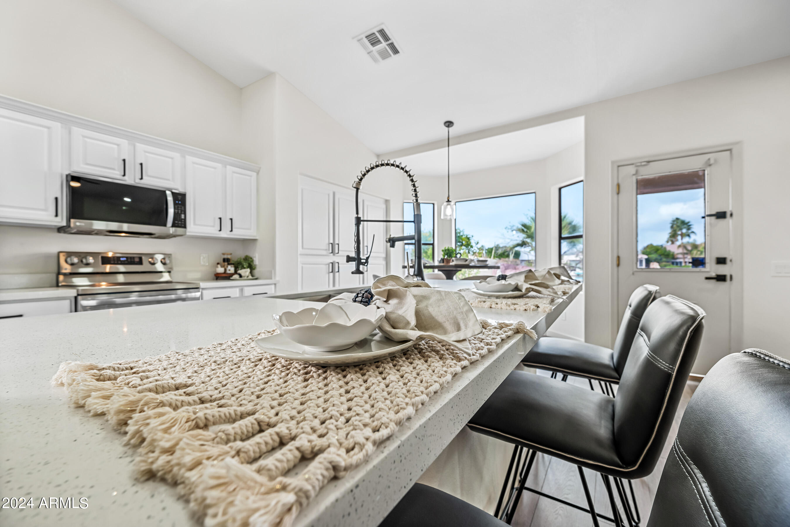 844 W BEECHNUT Drive