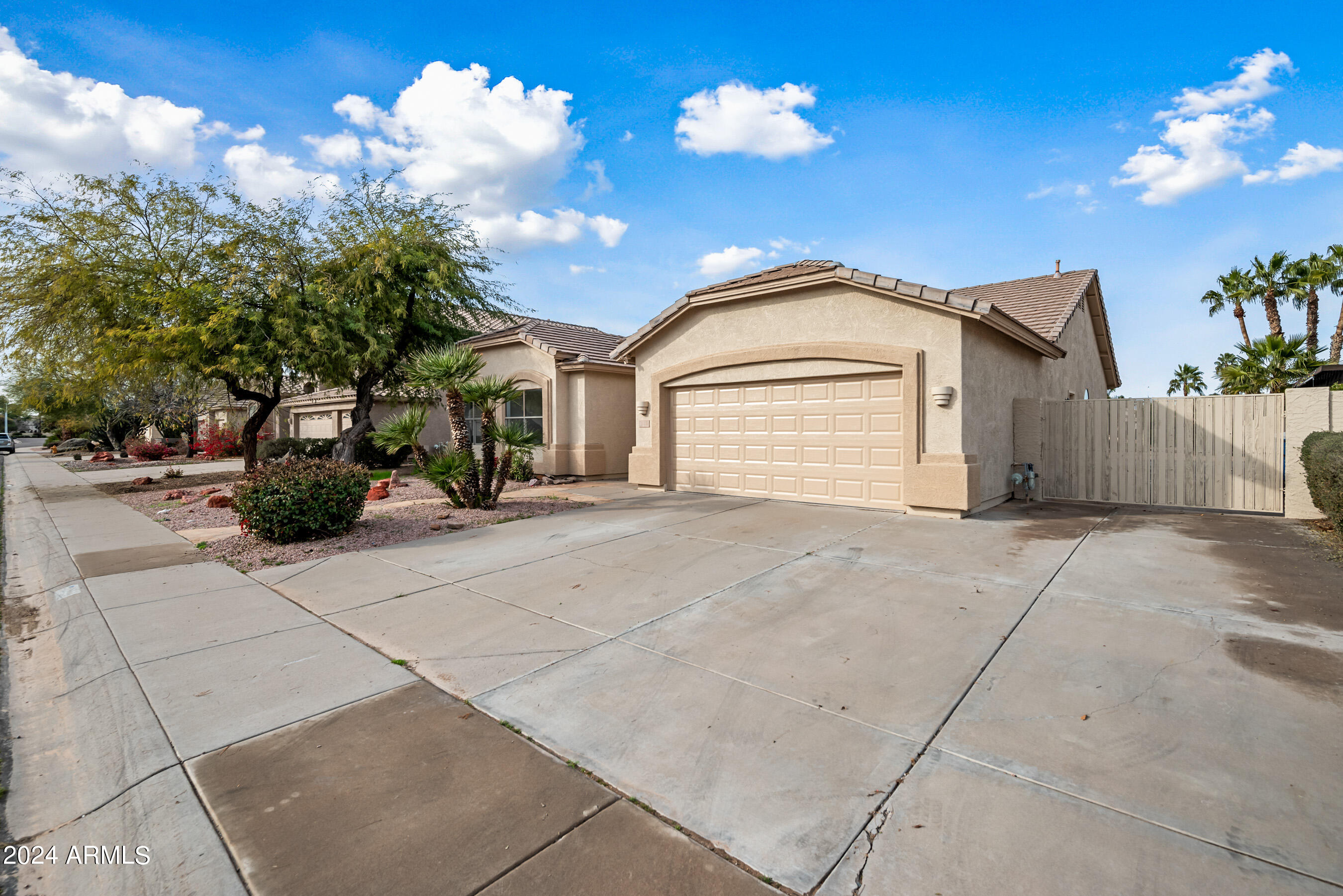 844 W BEECHNUT Drive