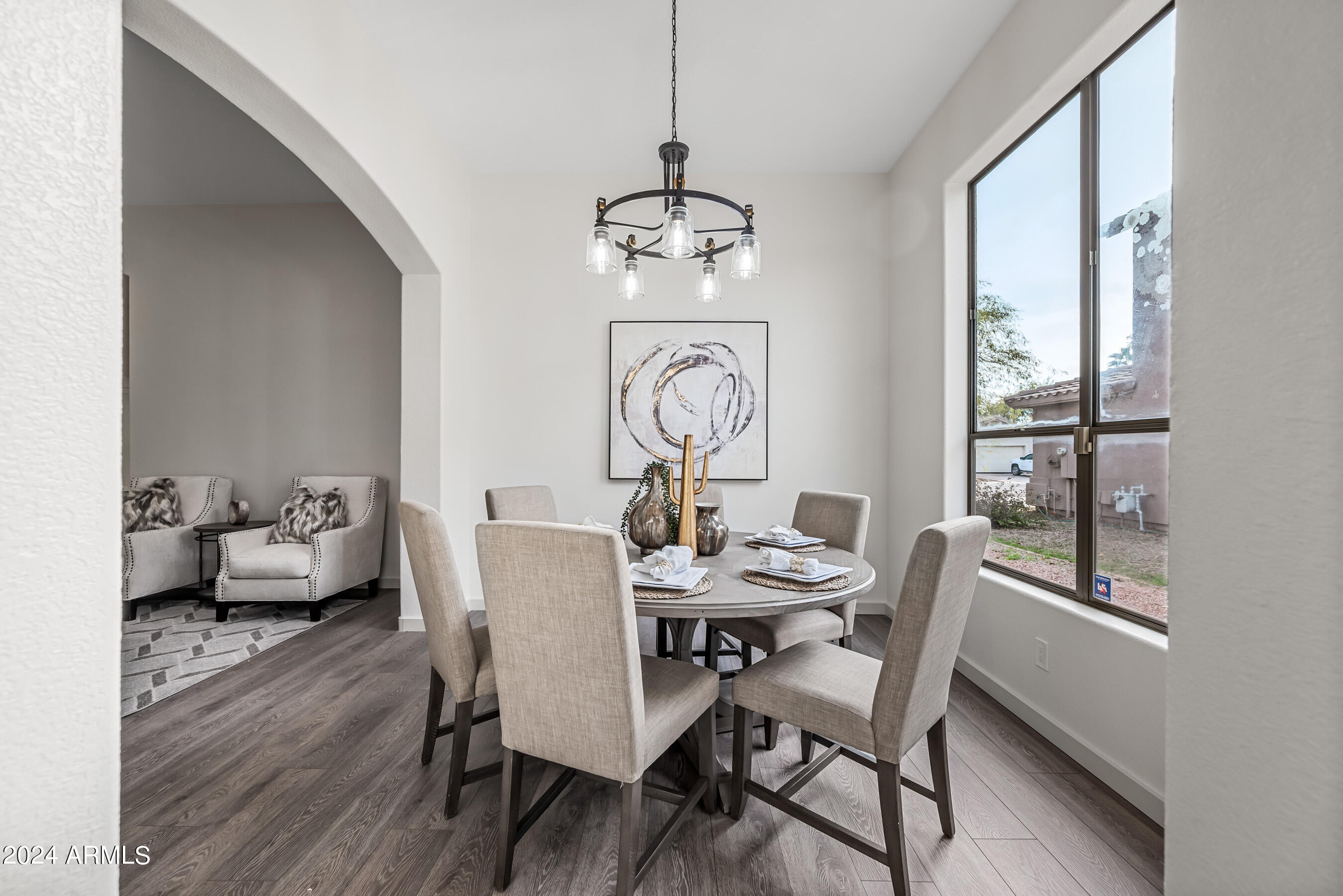 844 W BEECHNUT Drive