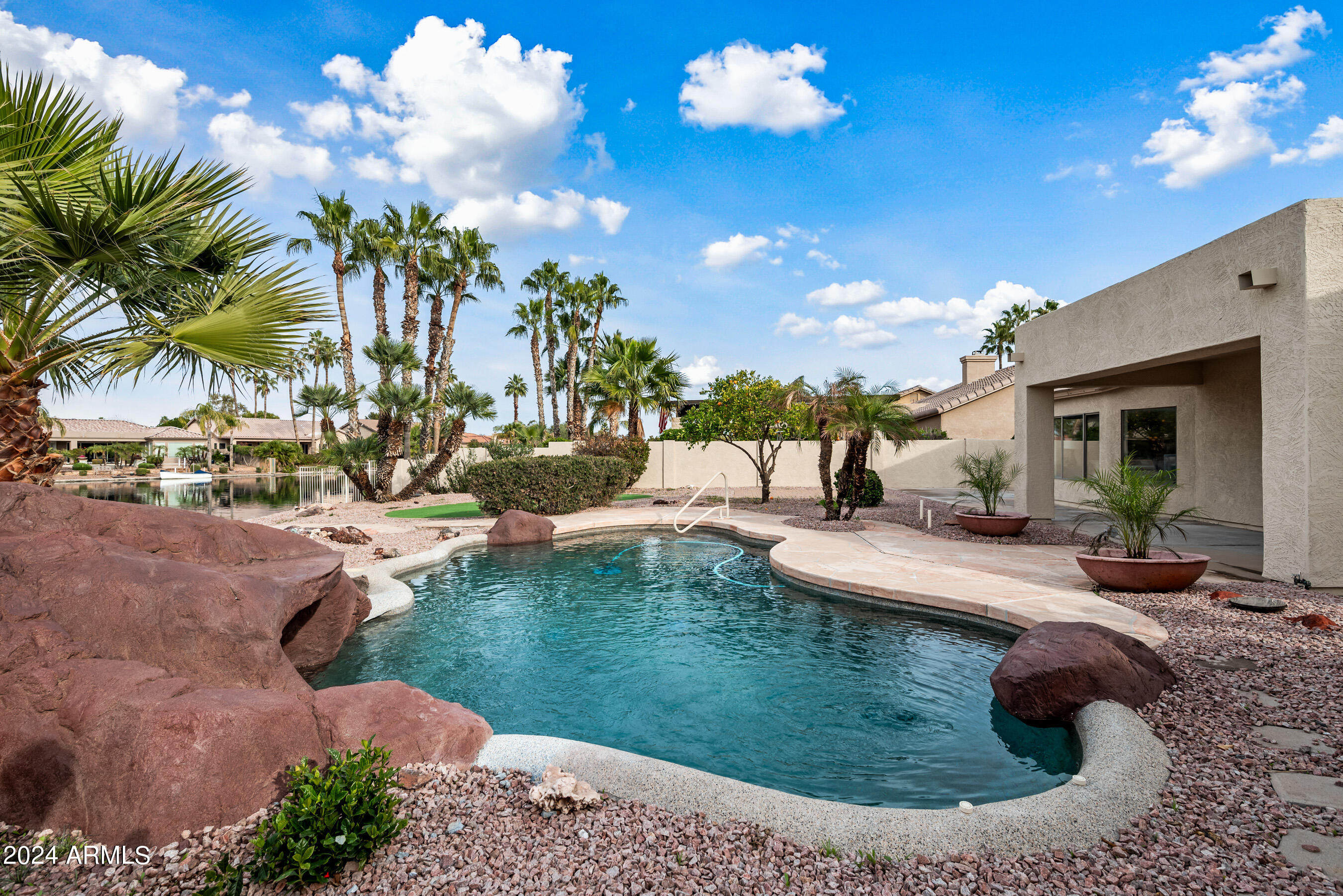 844 W BEECHNUT Drive