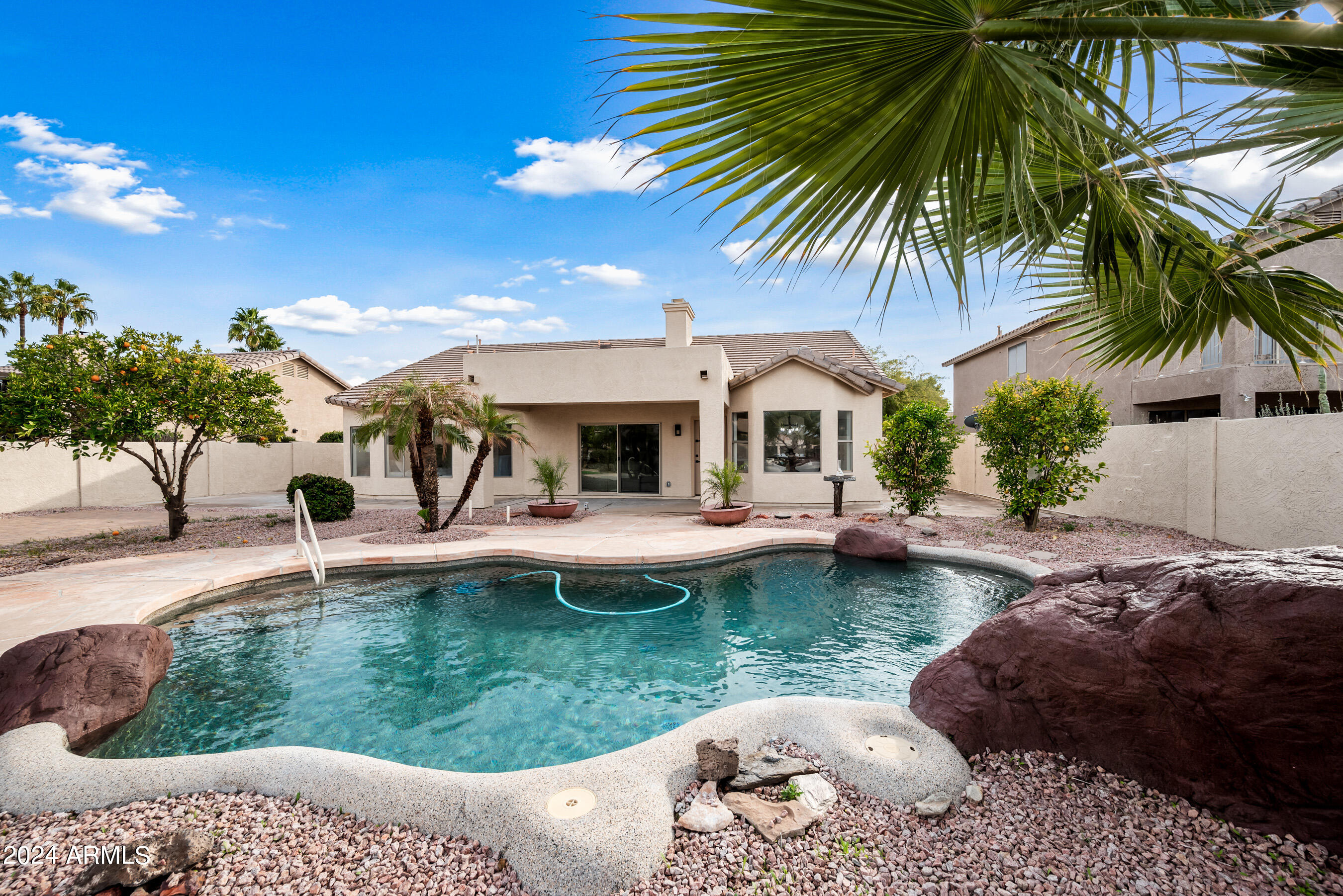 844 W BEECHNUT Drive