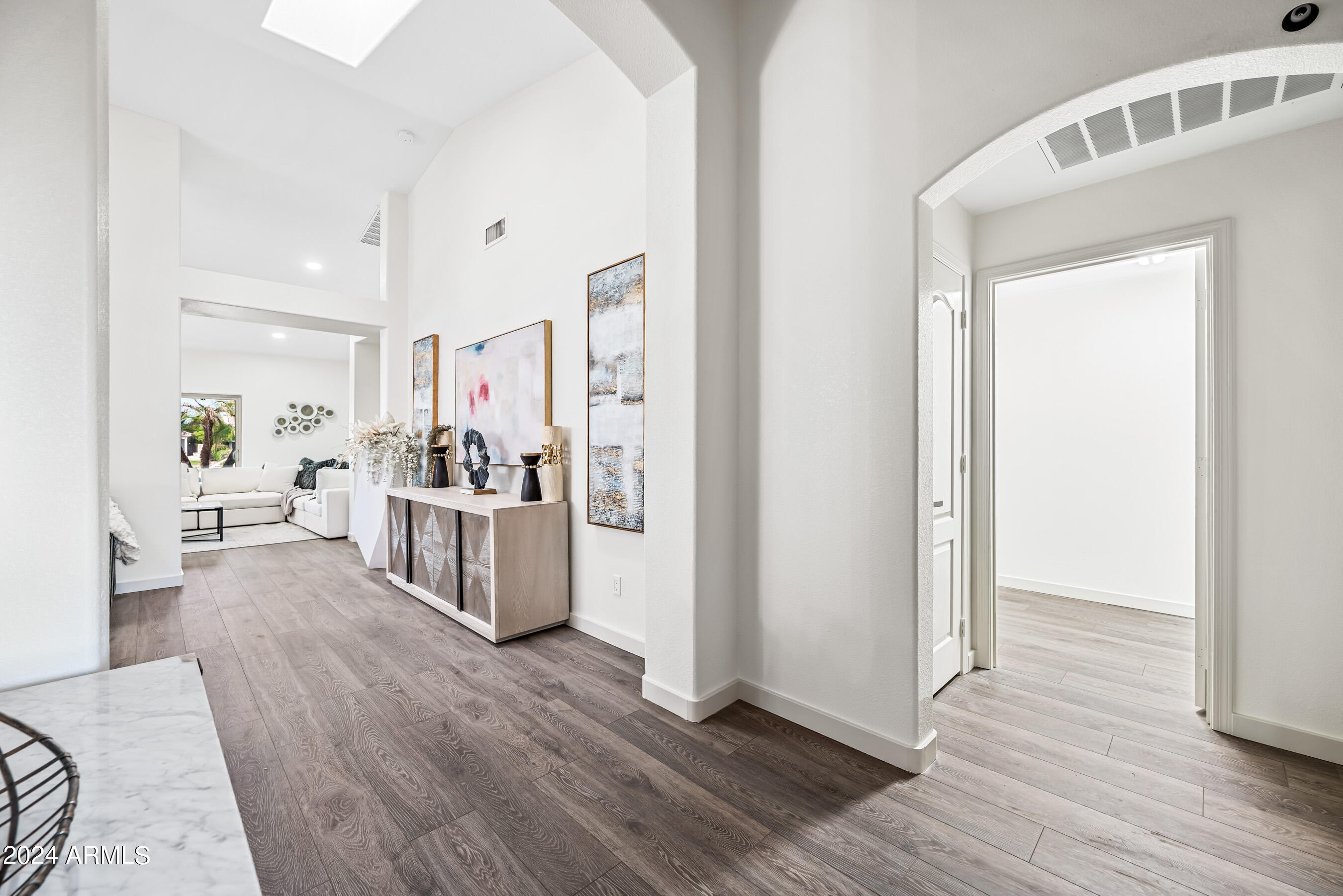 844 W BEECHNUT Drive