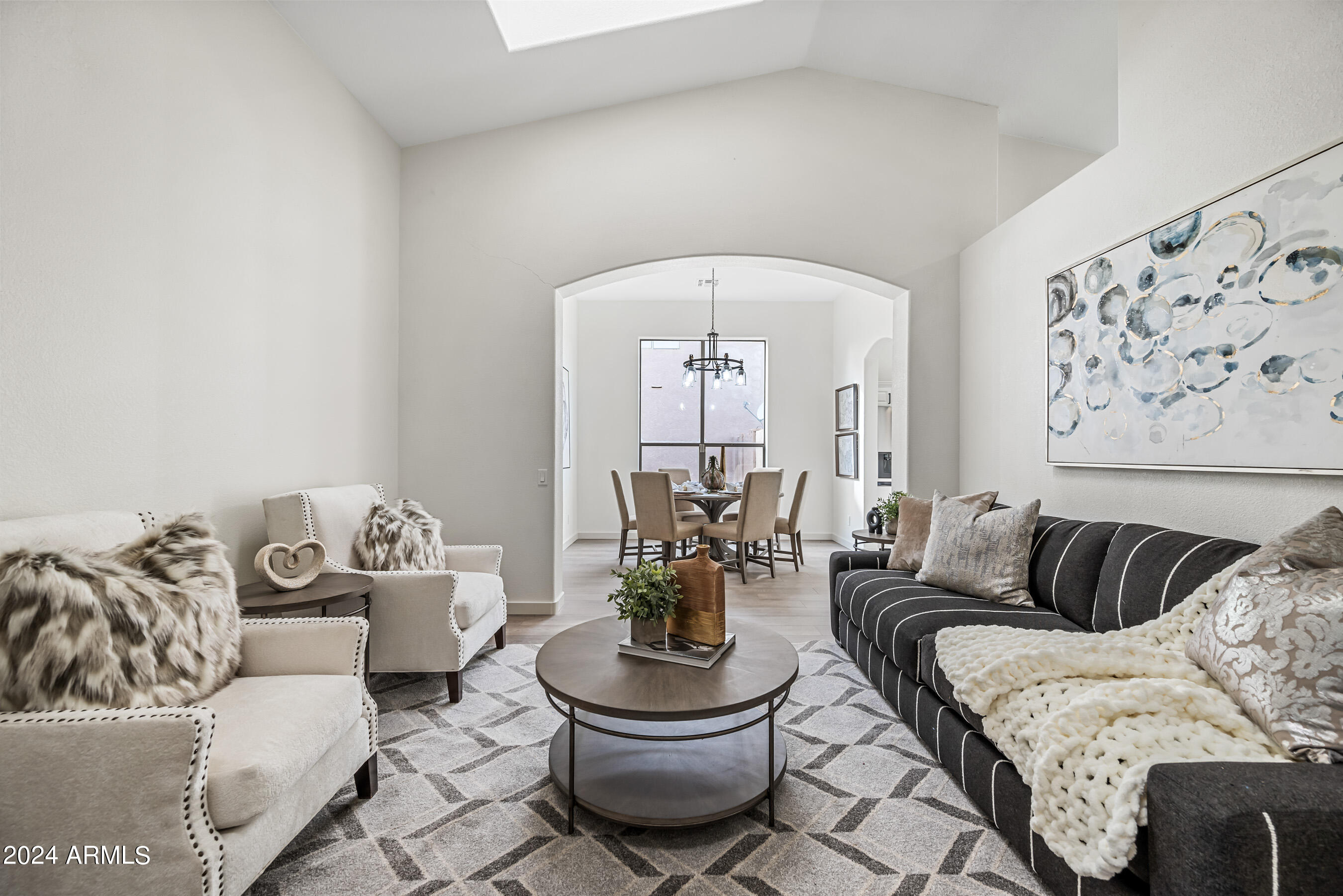 844 W BEECHNUT Drive