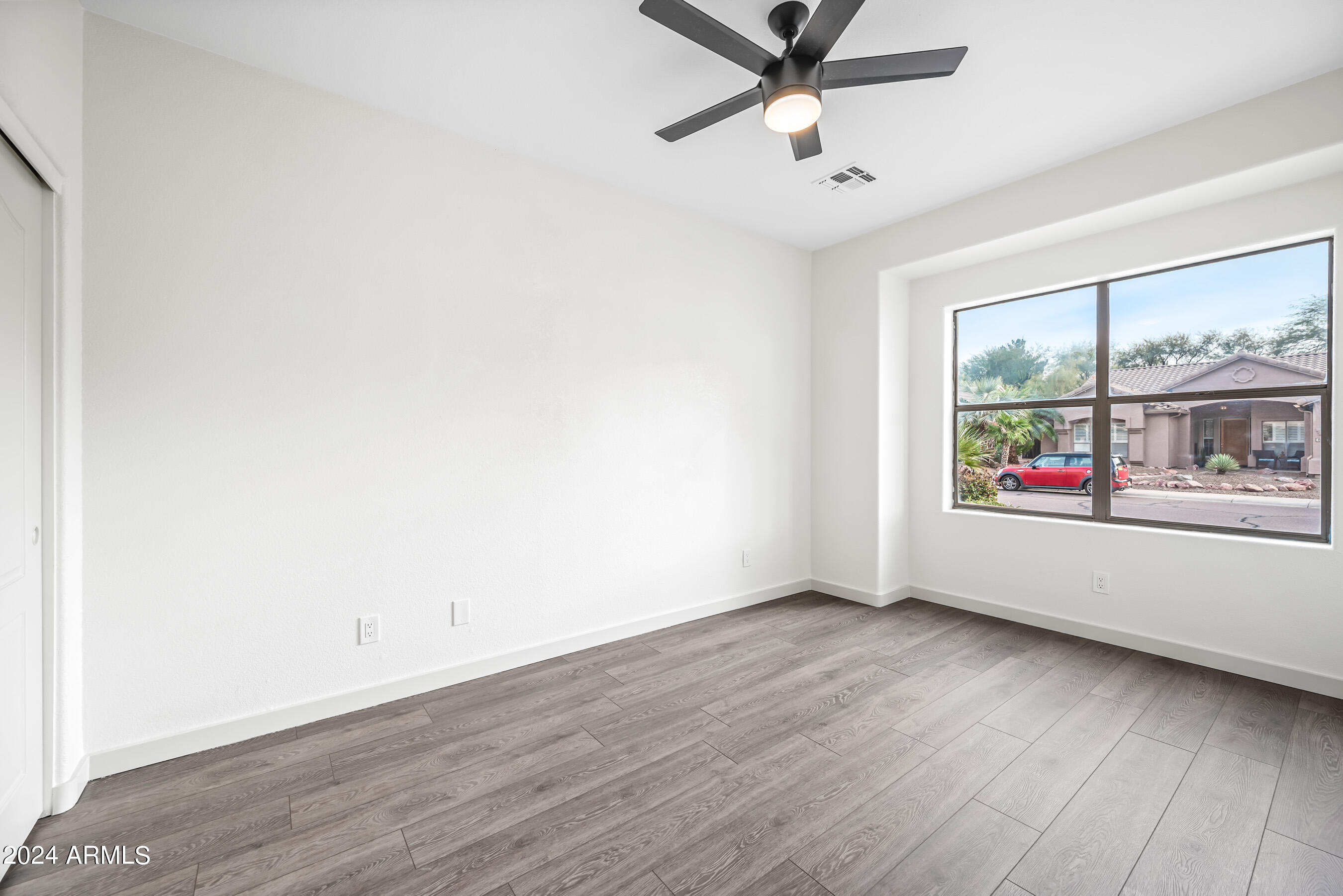 844 W BEECHNUT Drive