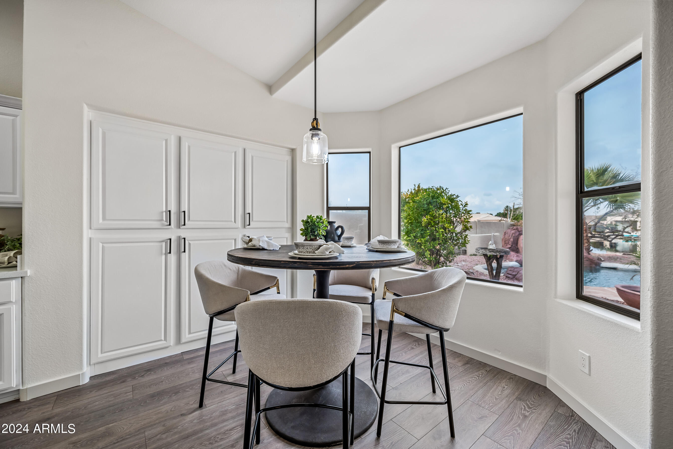 844 W BEECHNUT Drive