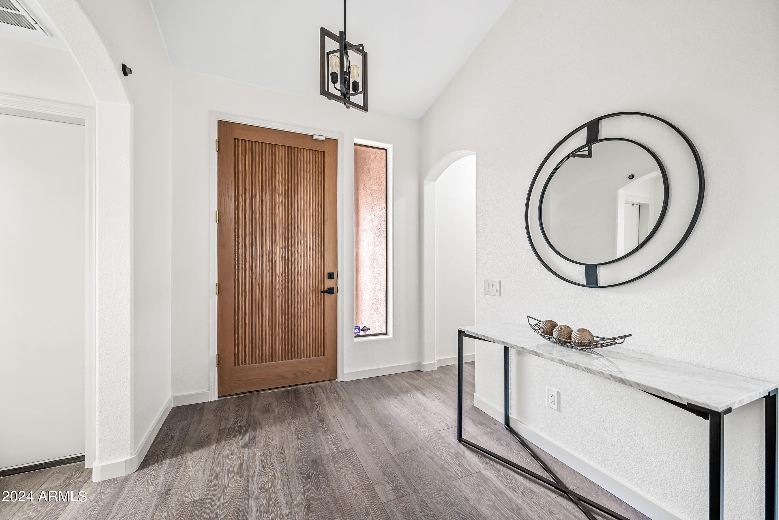 844 W BEECHNUT Drive