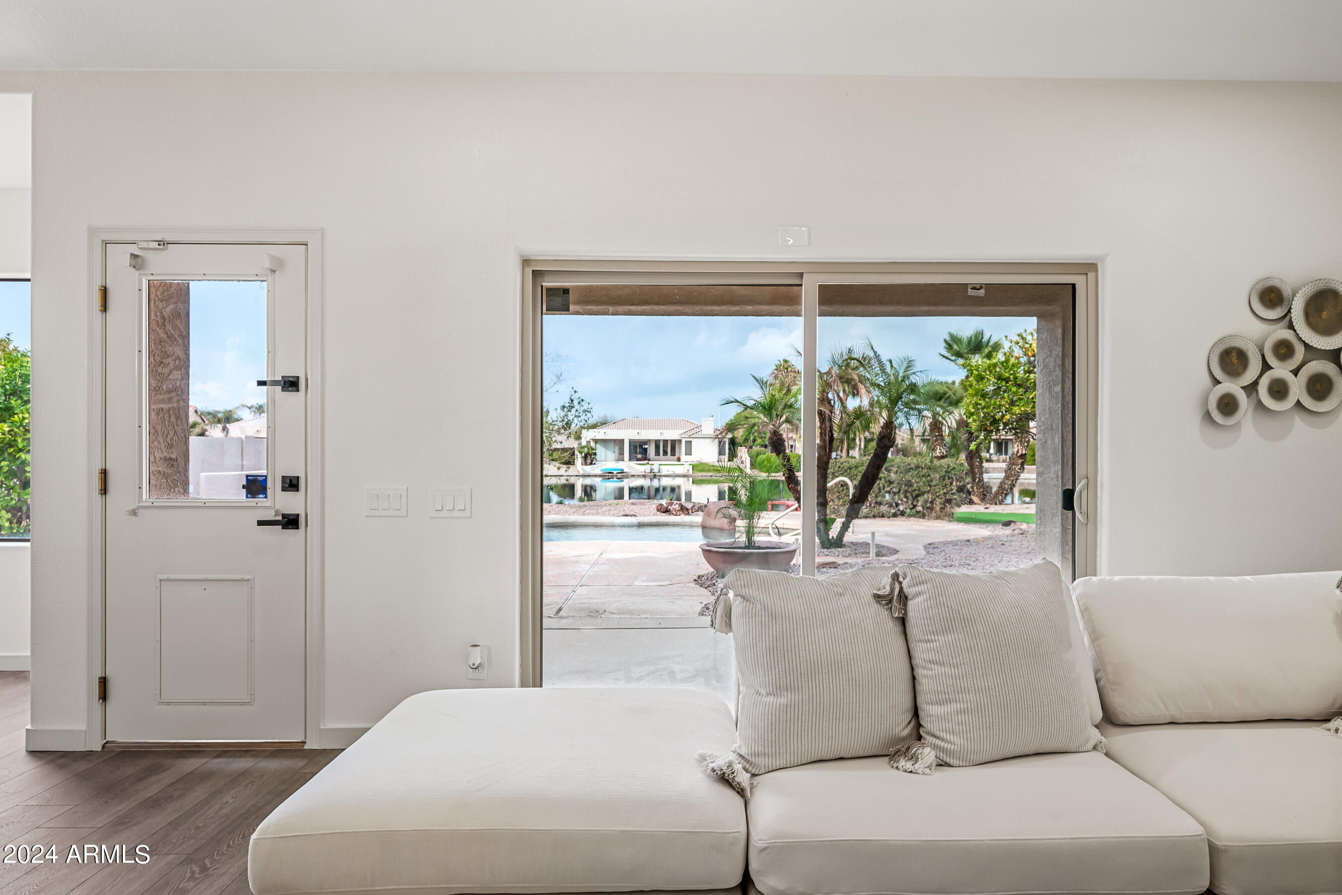 844 W BEECHNUT Drive