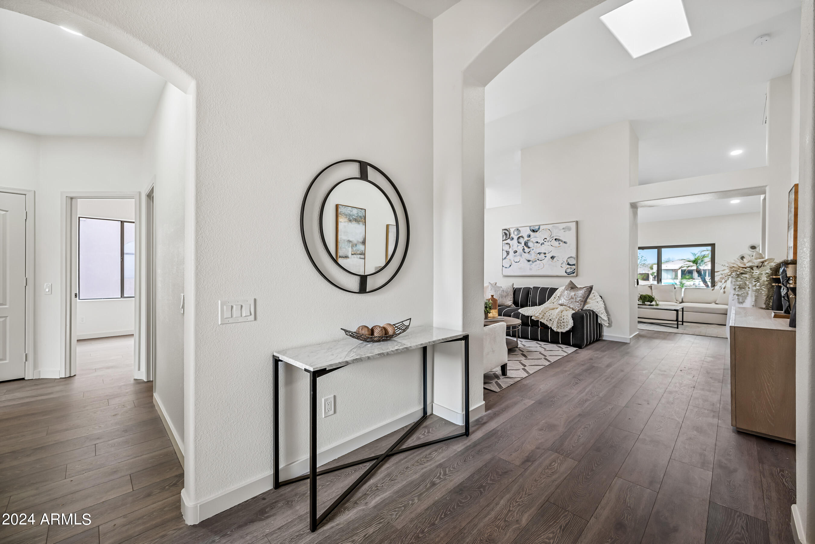 844 W BEECHNUT Drive