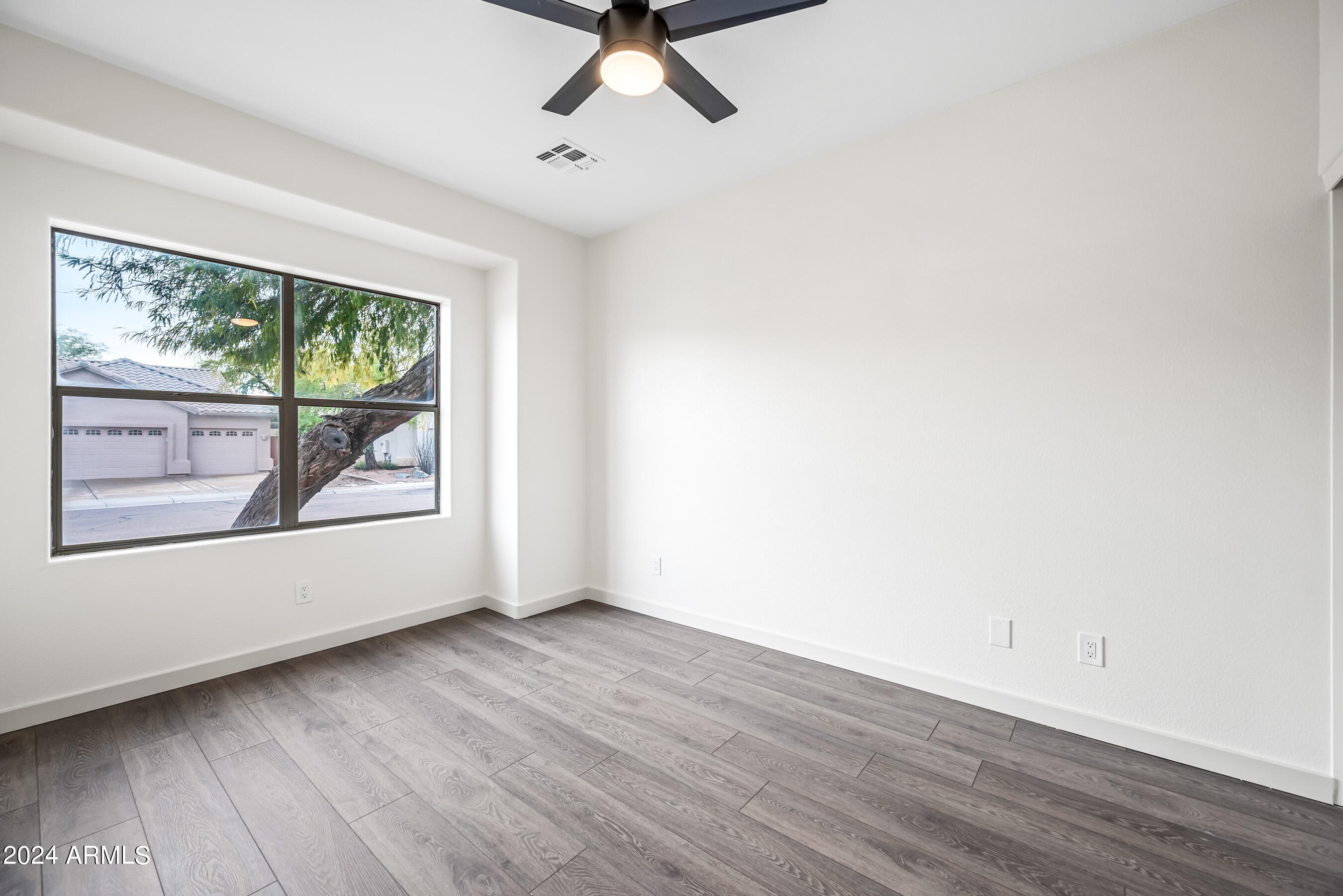 844 W BEECHNUT Drive