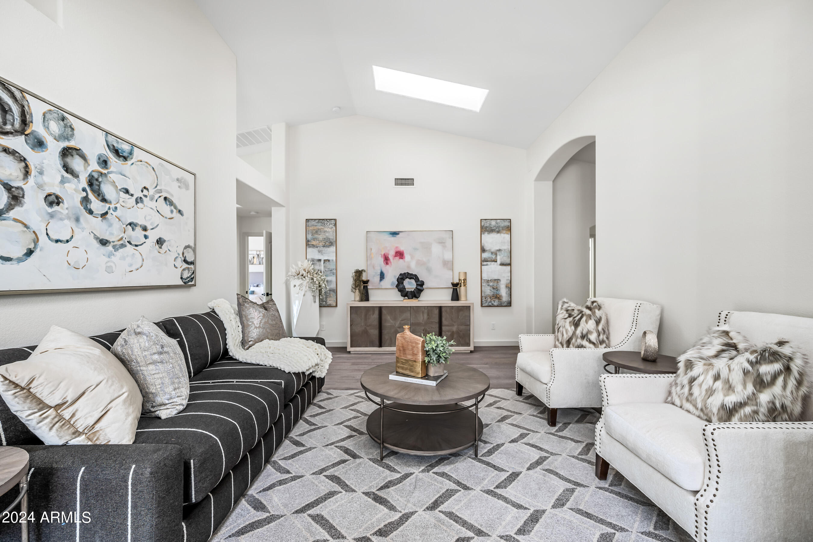 844 W BEECHNUT Drive