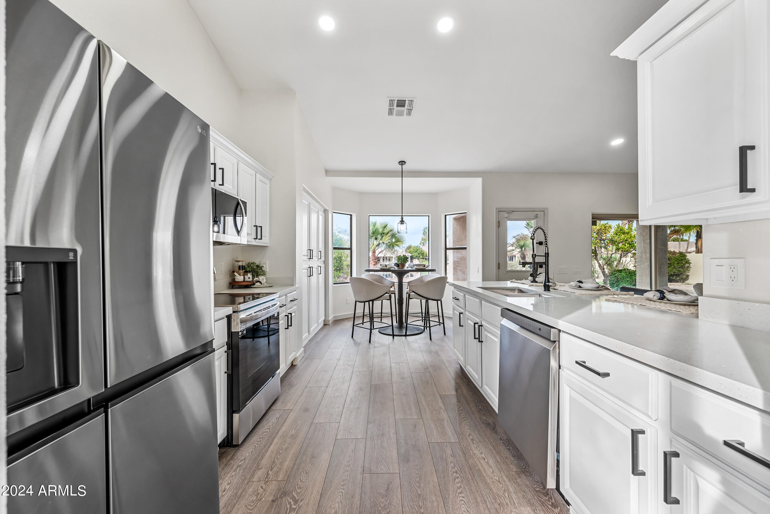 844 W BEECHNUT Drive