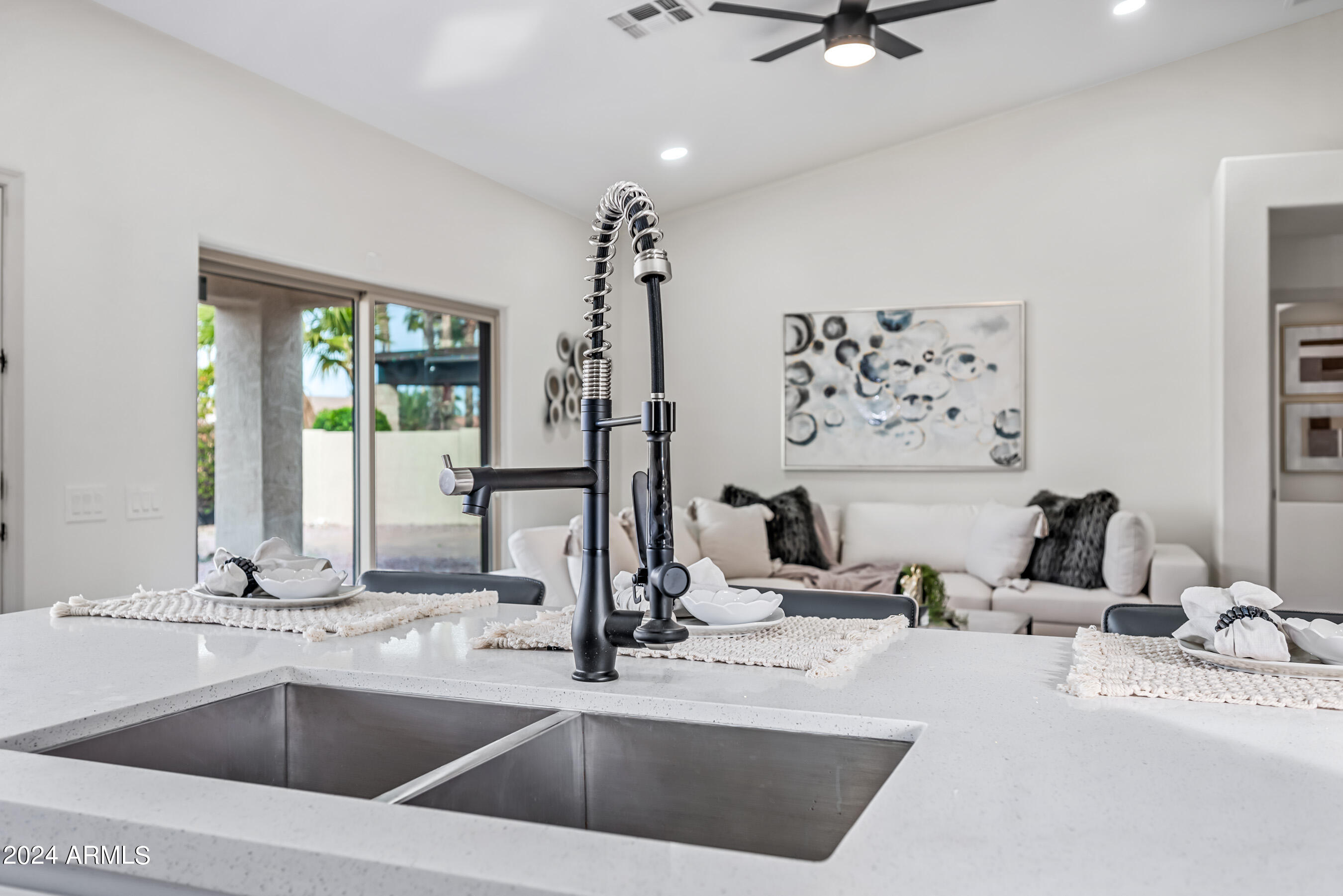 844 W BEECHNUT Drive