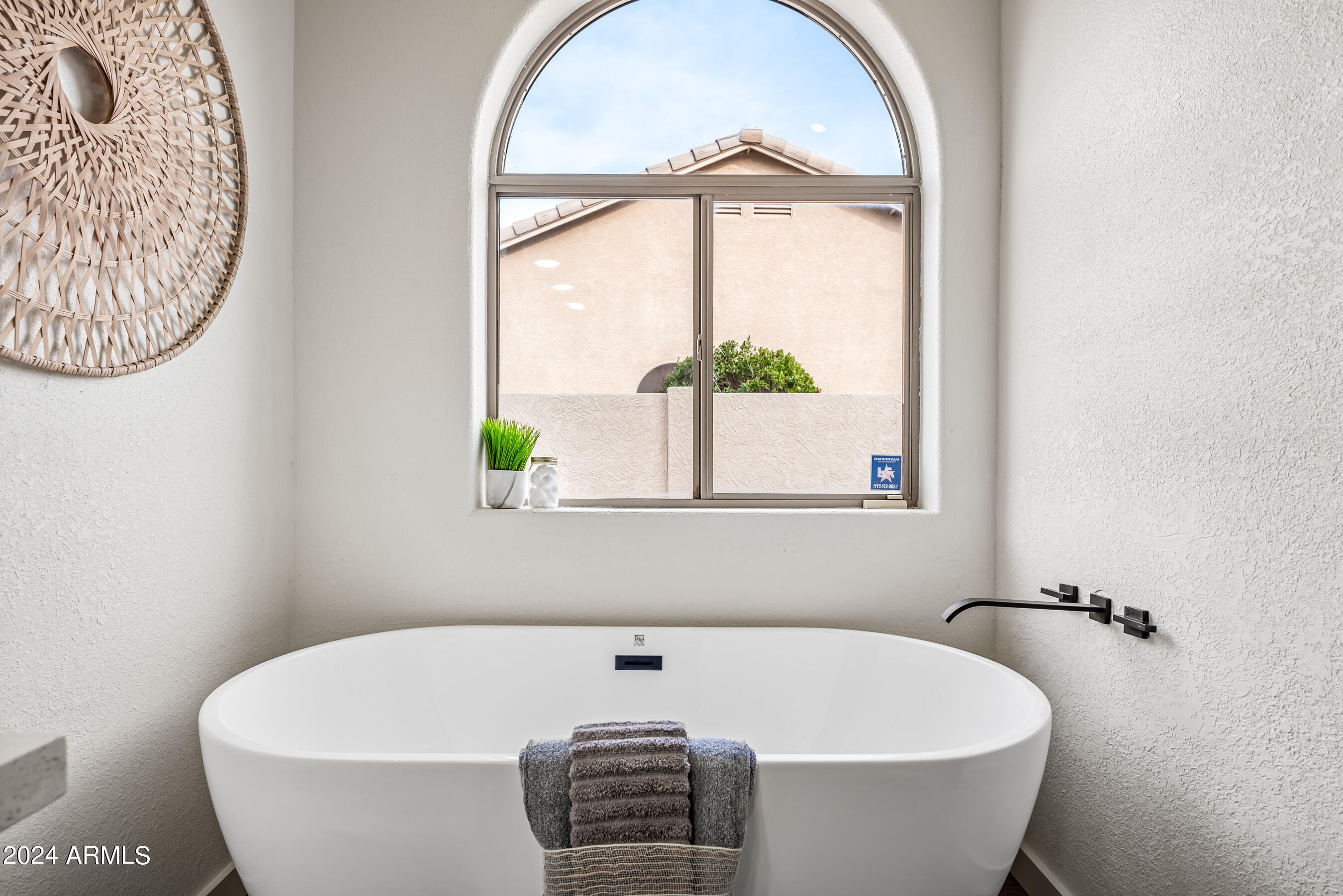 844 W BEECHNUT Drive