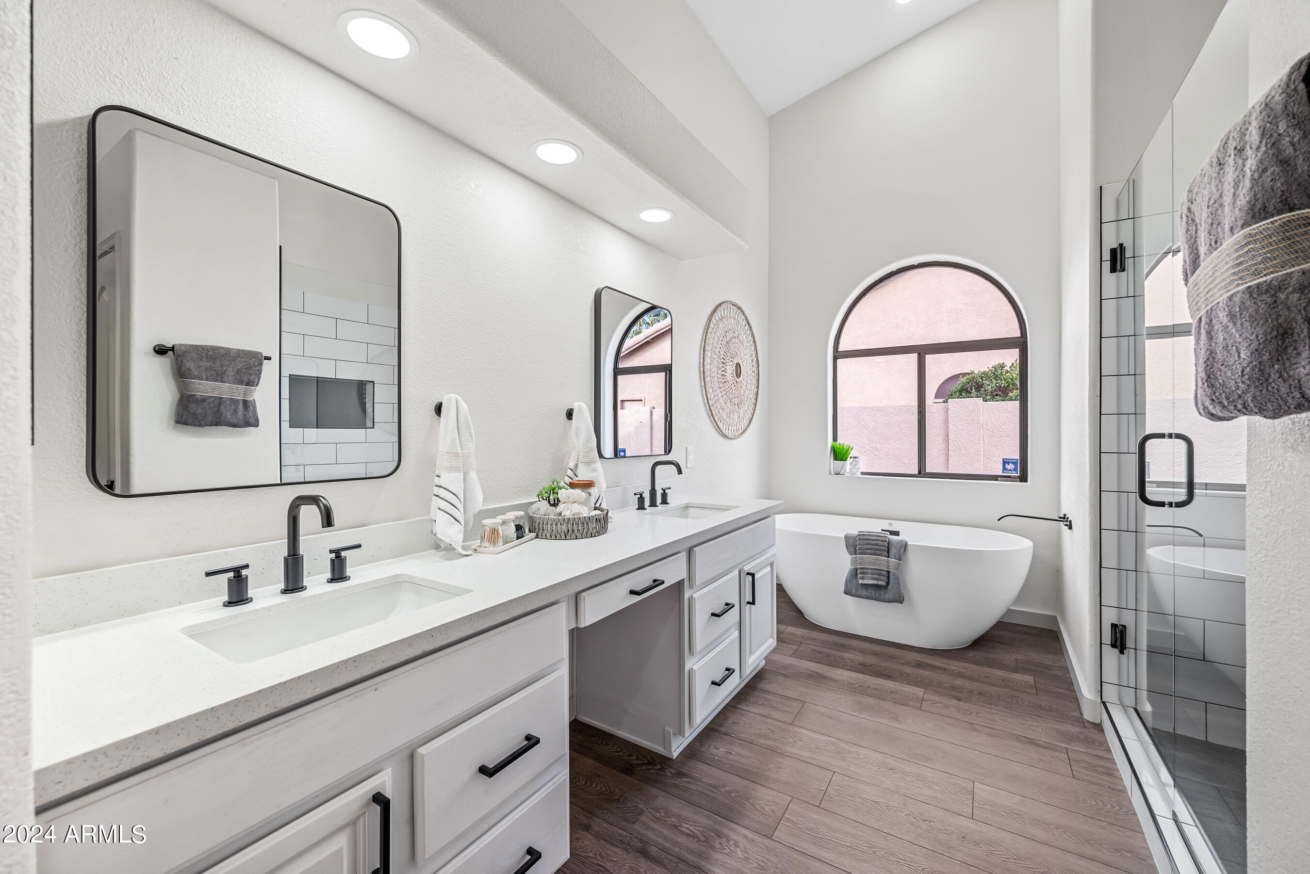 844 W BEECHNUT Drive