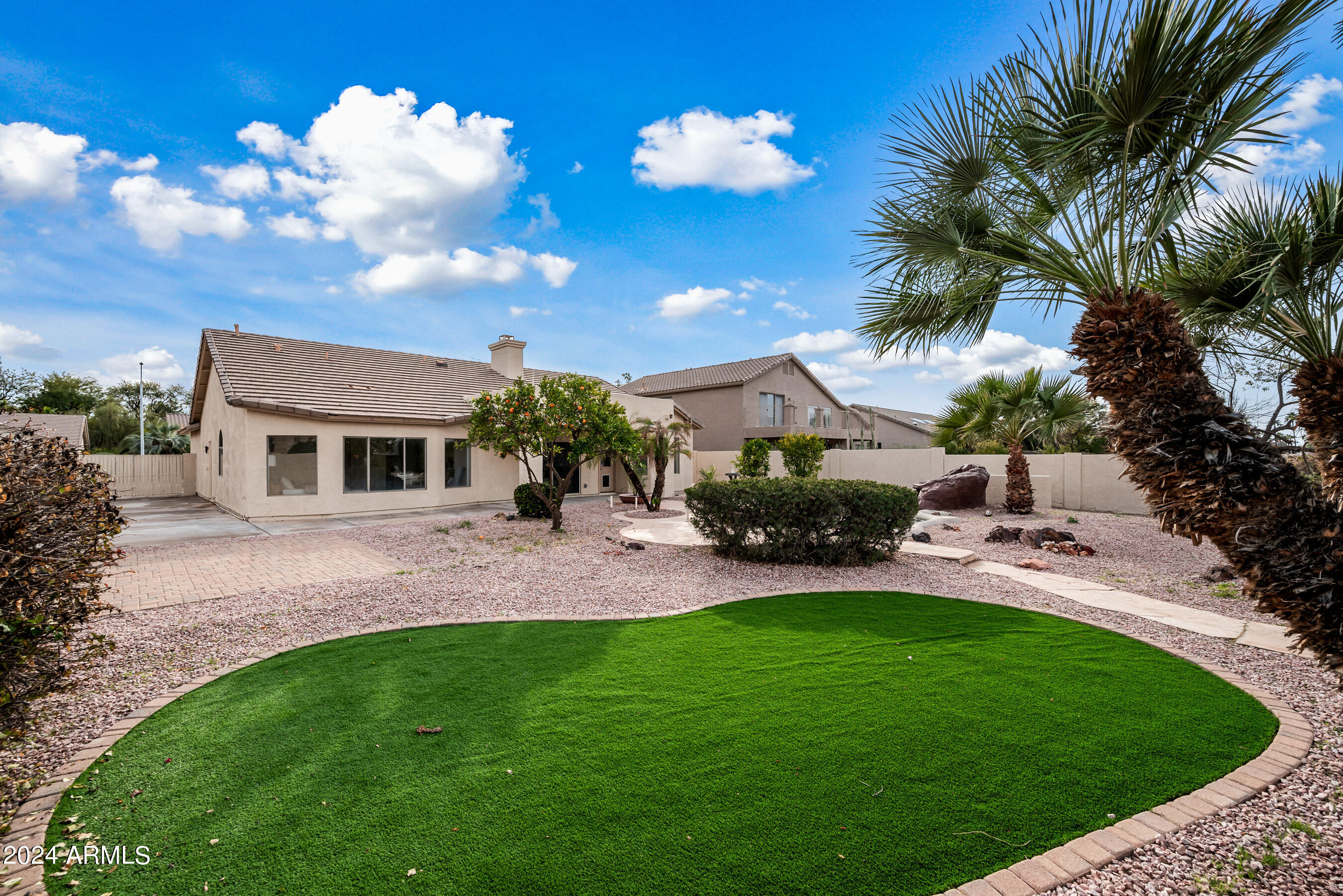 844 W BEECHNUT Drive