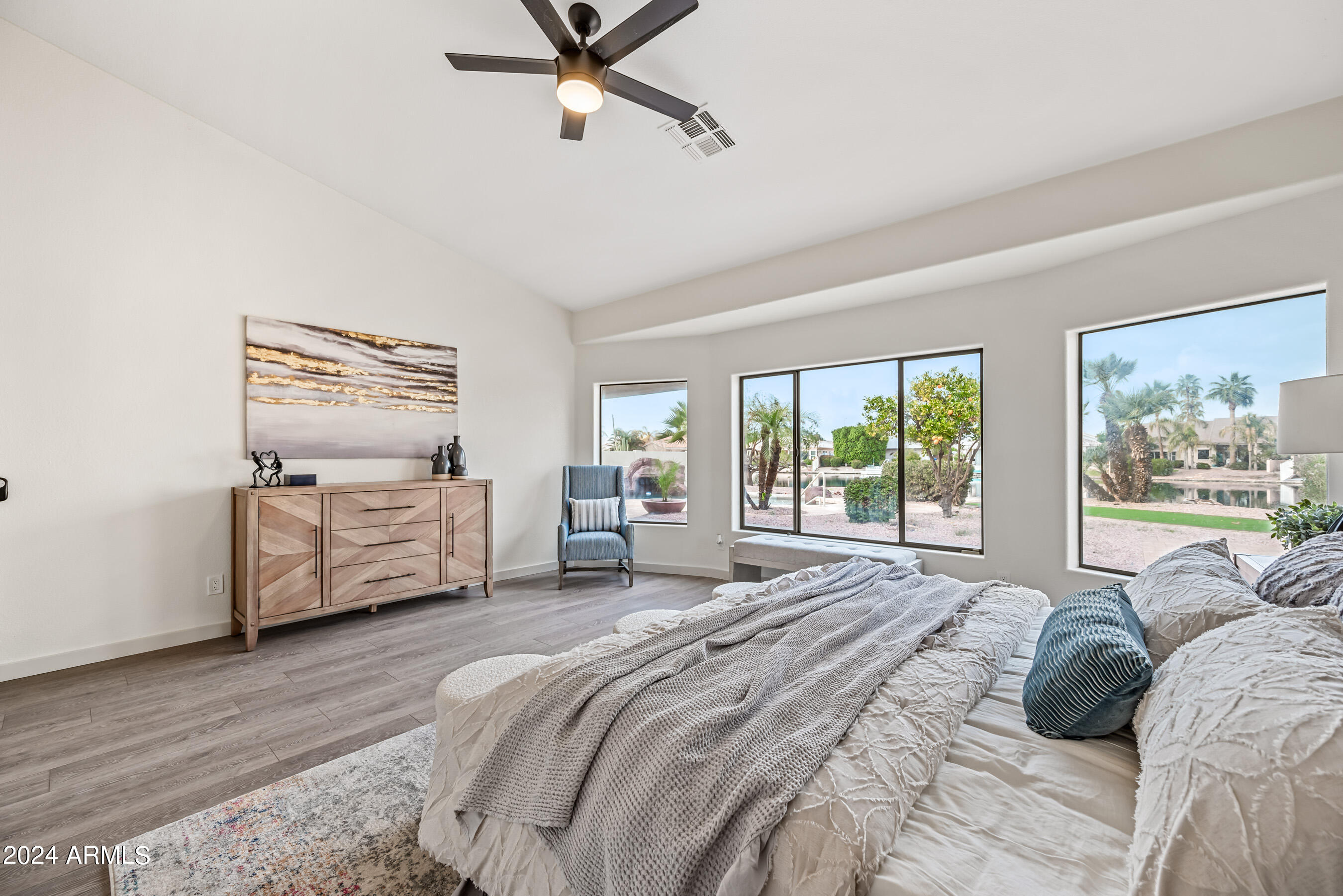 844 W BEECHNUT Drive