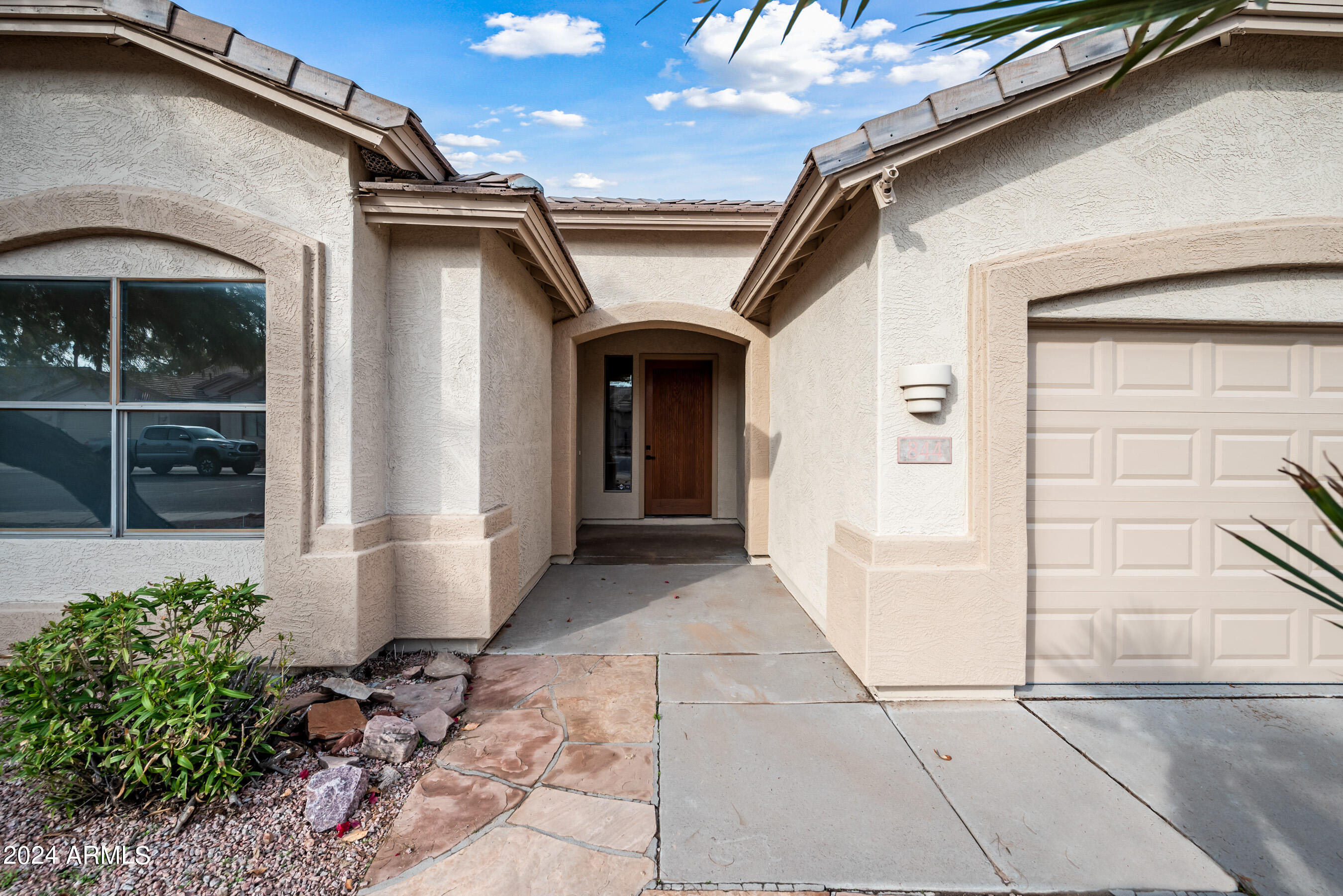 844 W BEECHNUT Drive