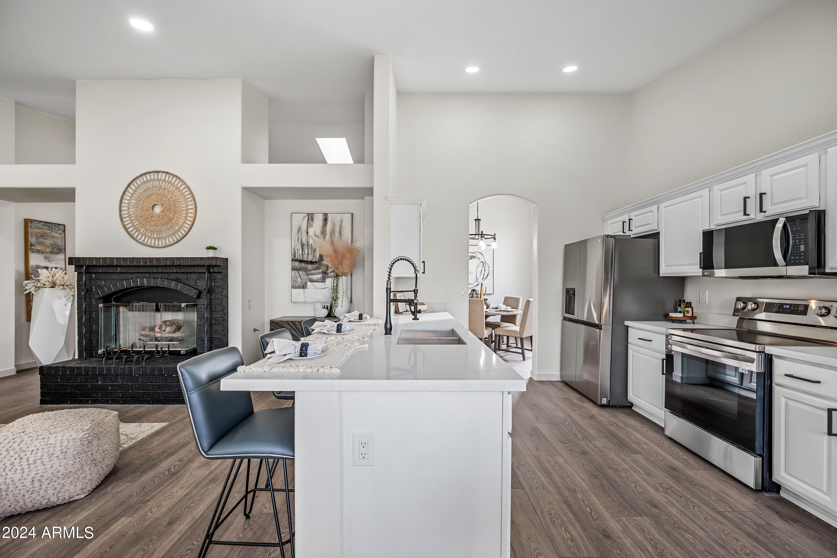 844 W BEECHNUT Drive