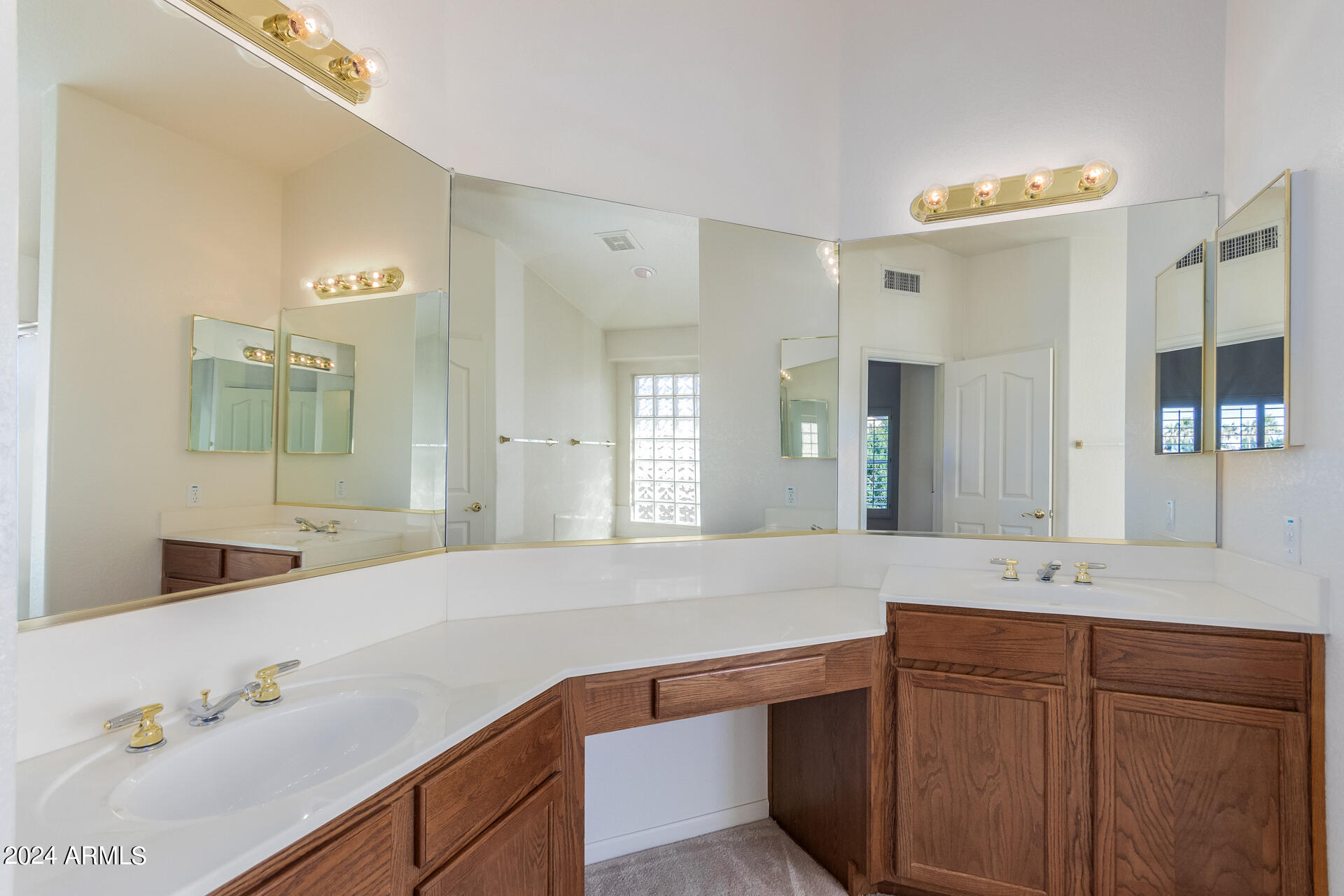 246 S COBBLESTONE Drive