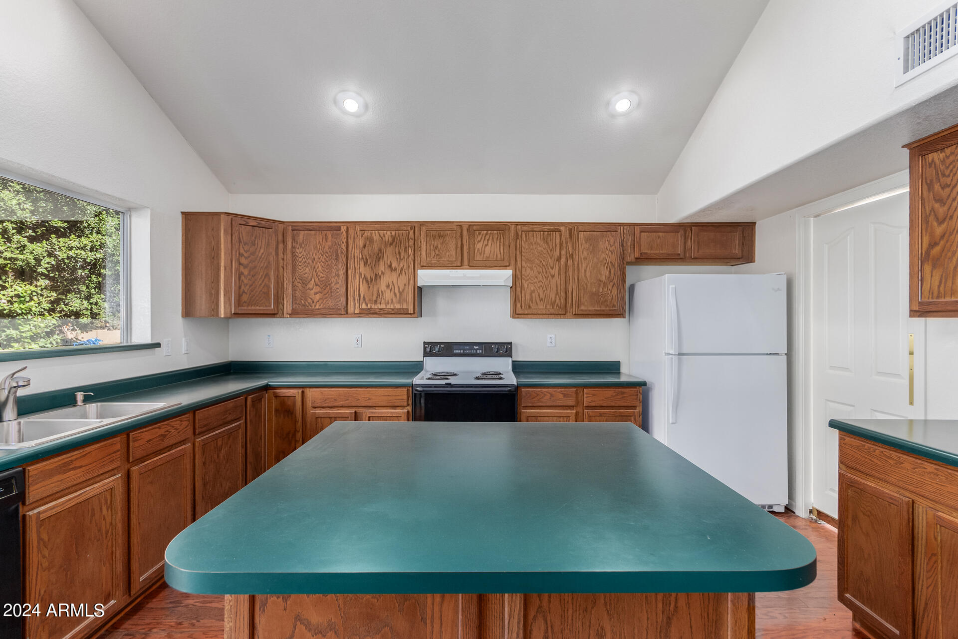 246 S COBBLESTONE Drive