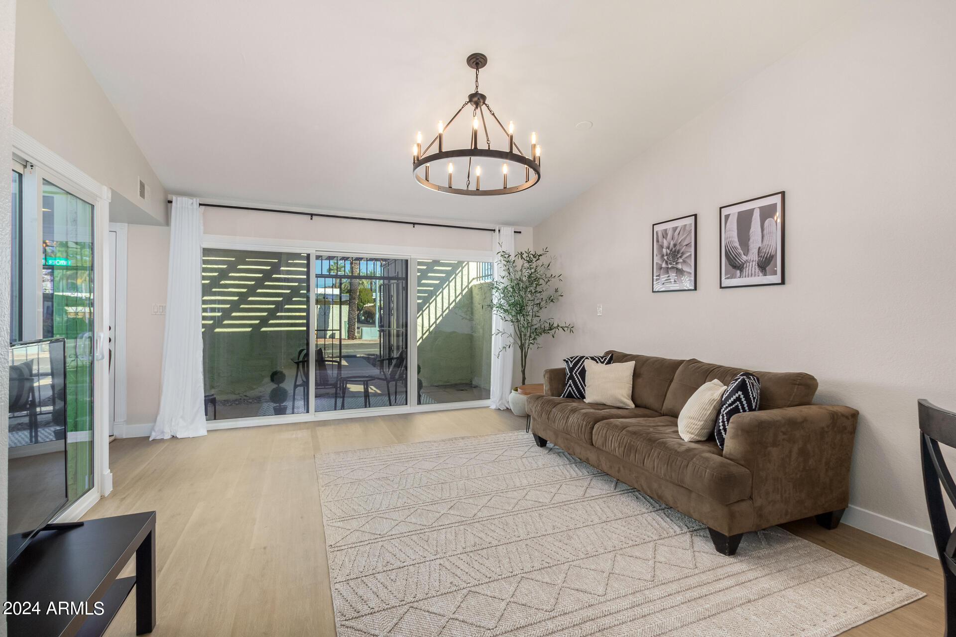 4925 E Windsor Avenue