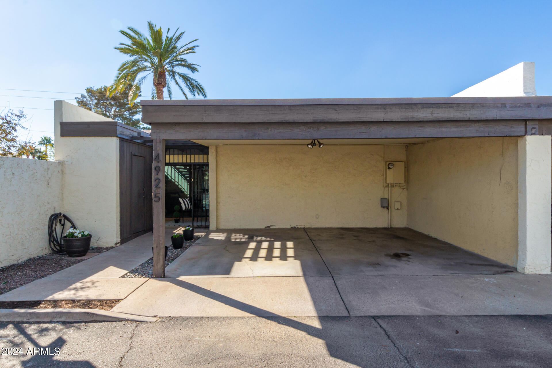 4925 E Windsor Avenue