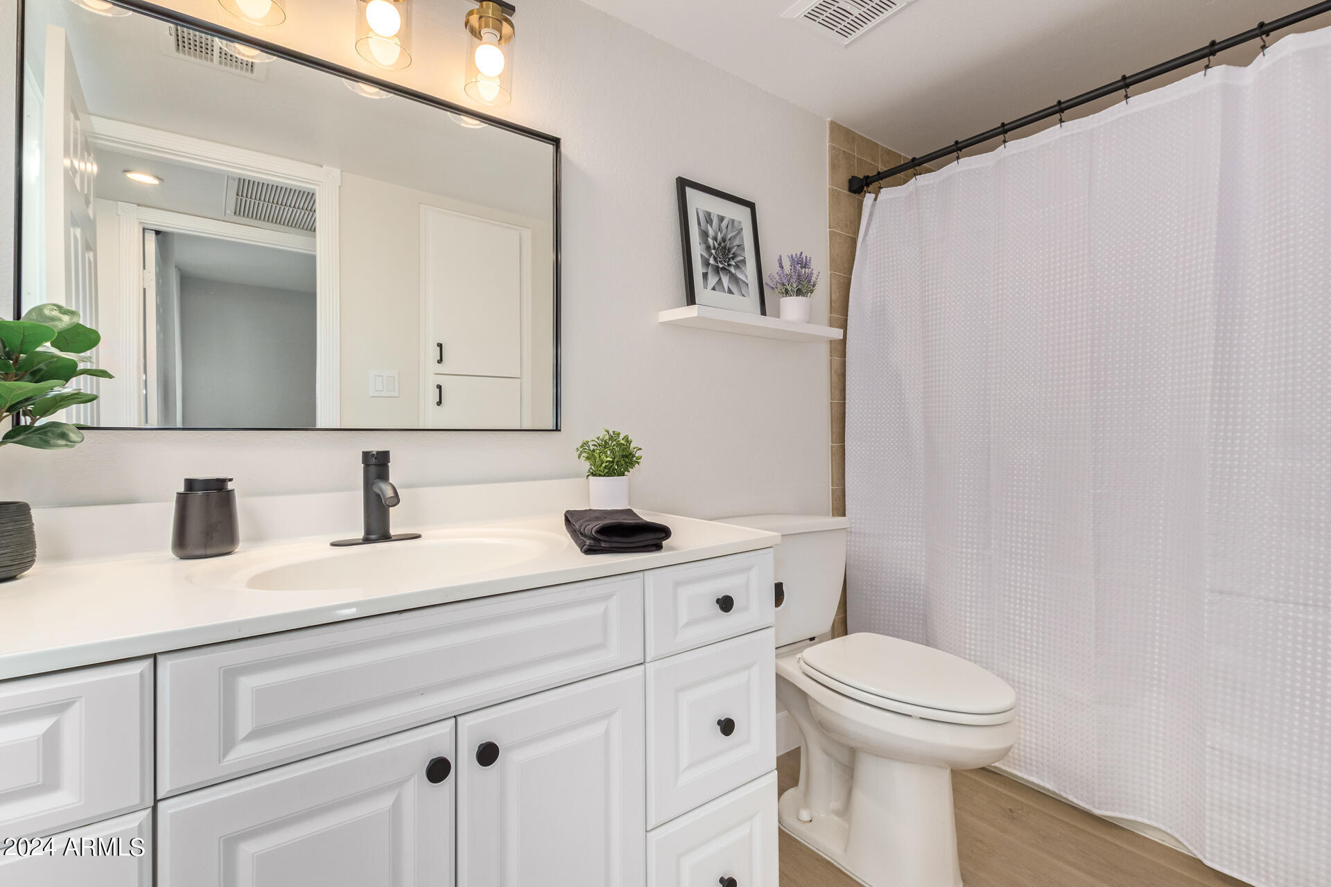 4925 E Windsor Avenue