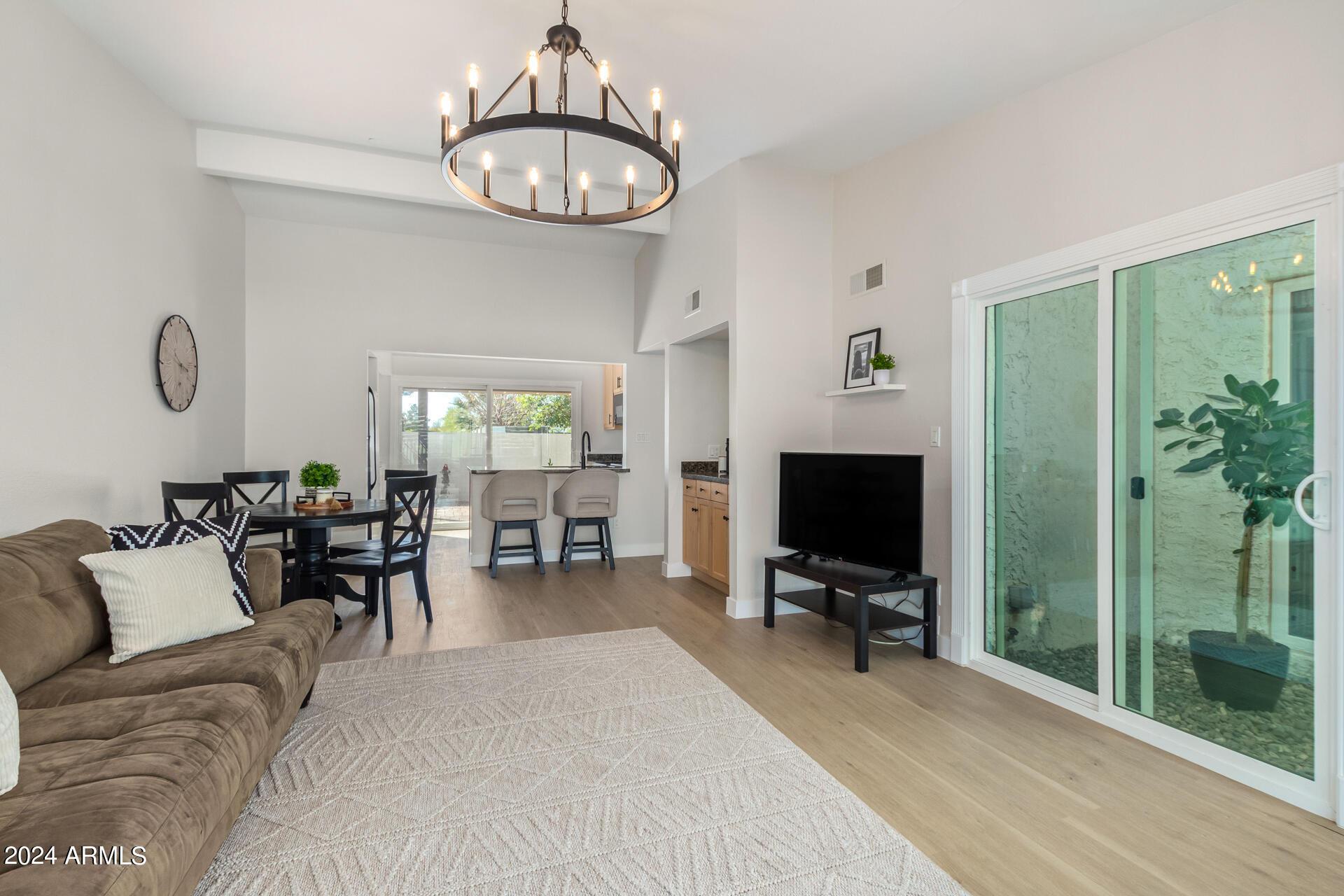 4925 E Windsor Avenue