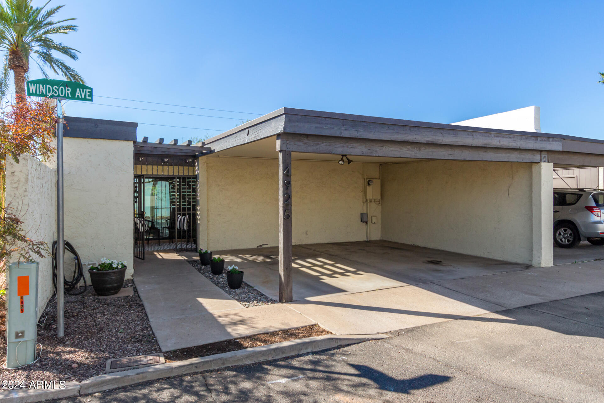 4925 E Windsor Avenue