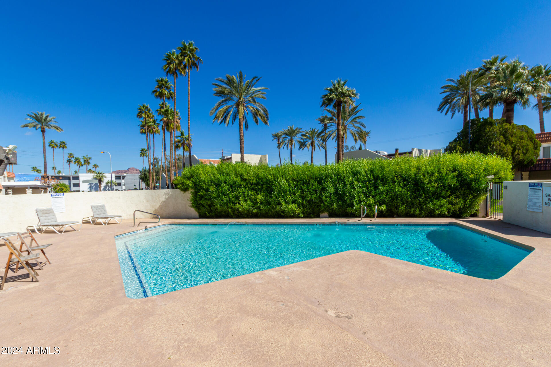 4925 E Windsor Avenue