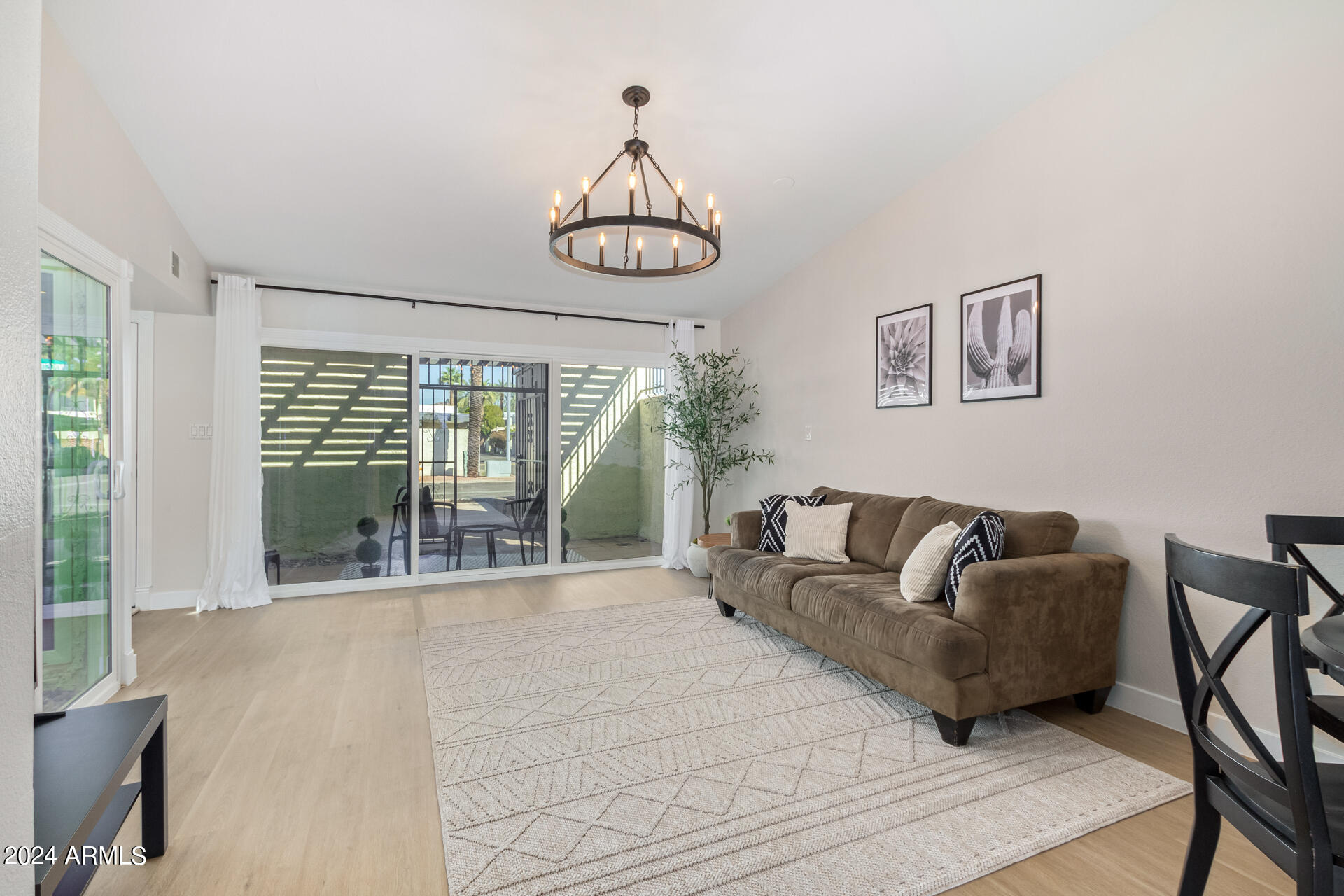 4925 E Windsor Avenue