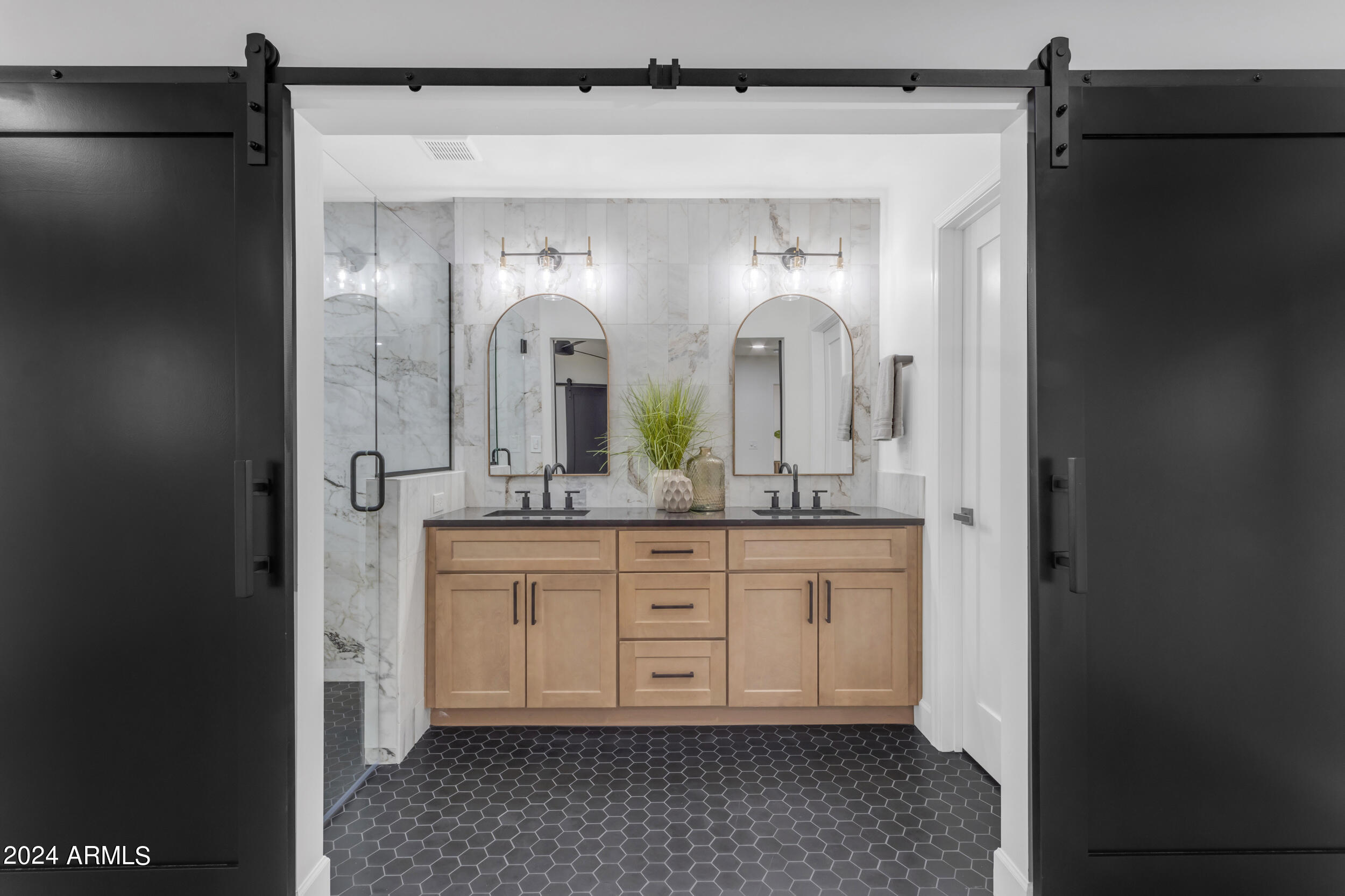 5317 E HILLERY Drive