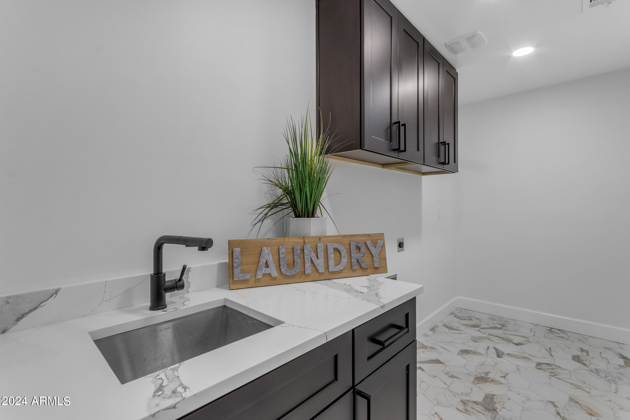 5317 E HILLERY Drive