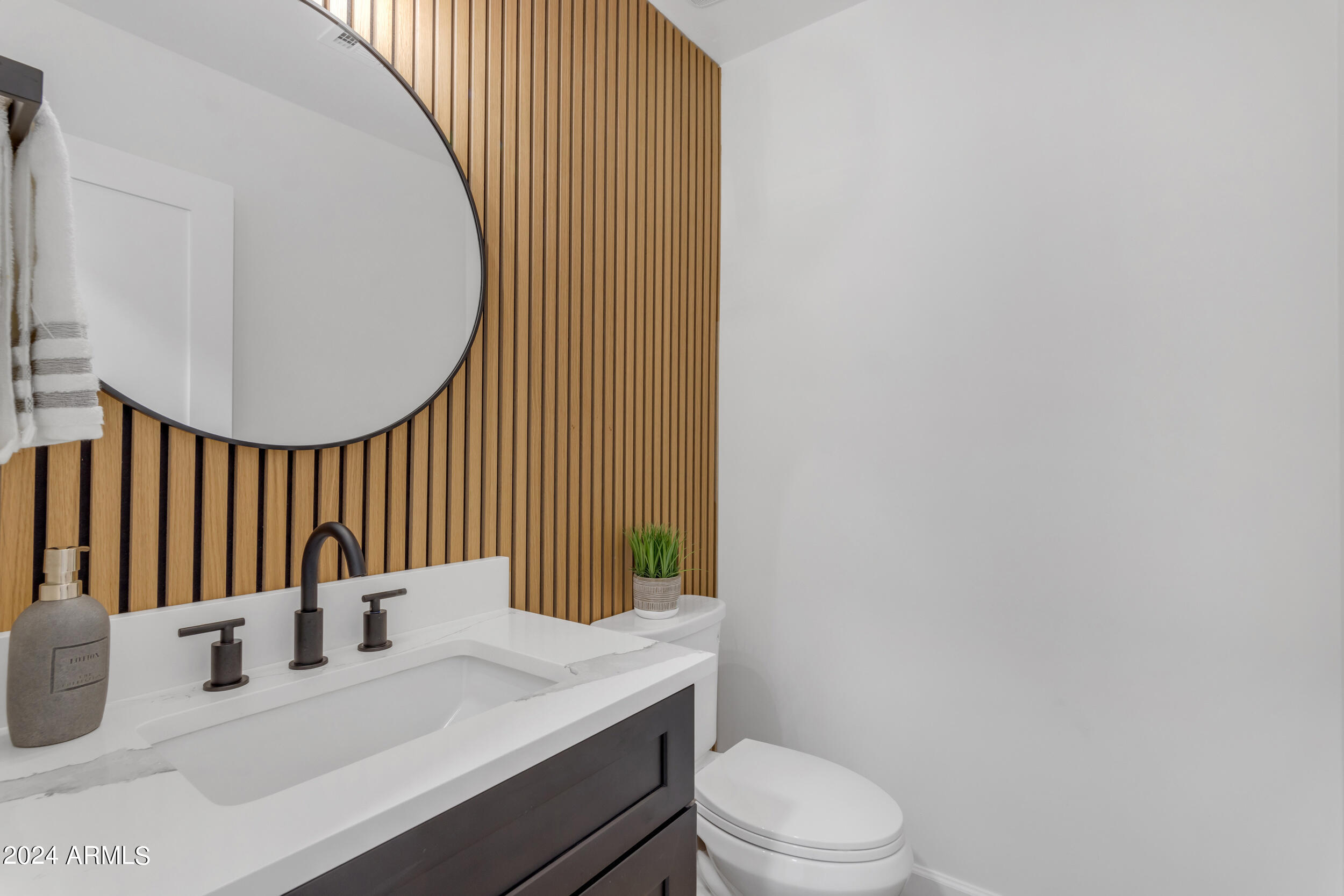 5317 E HILLERY Drive