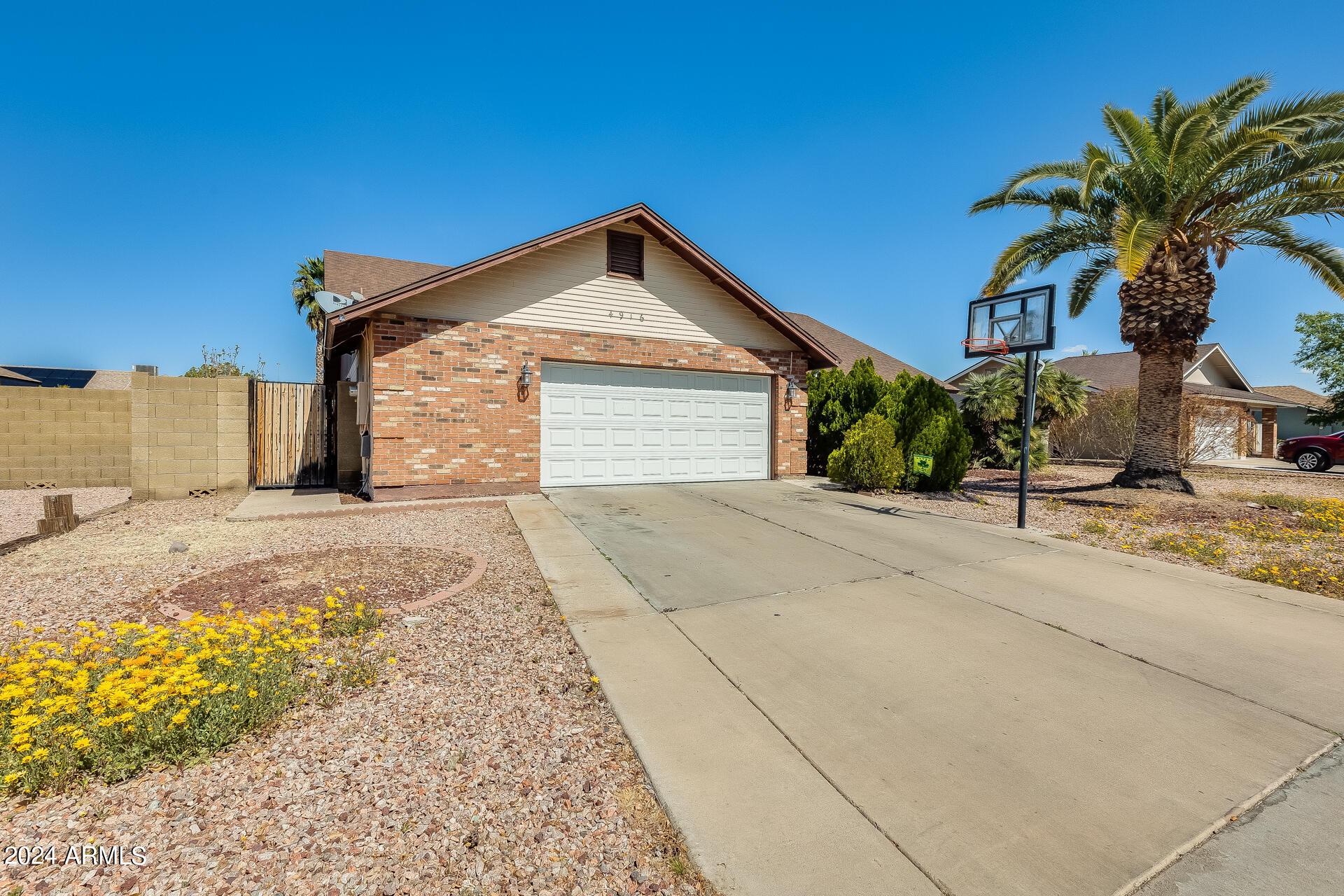 4916 E FOUNTAIN Street