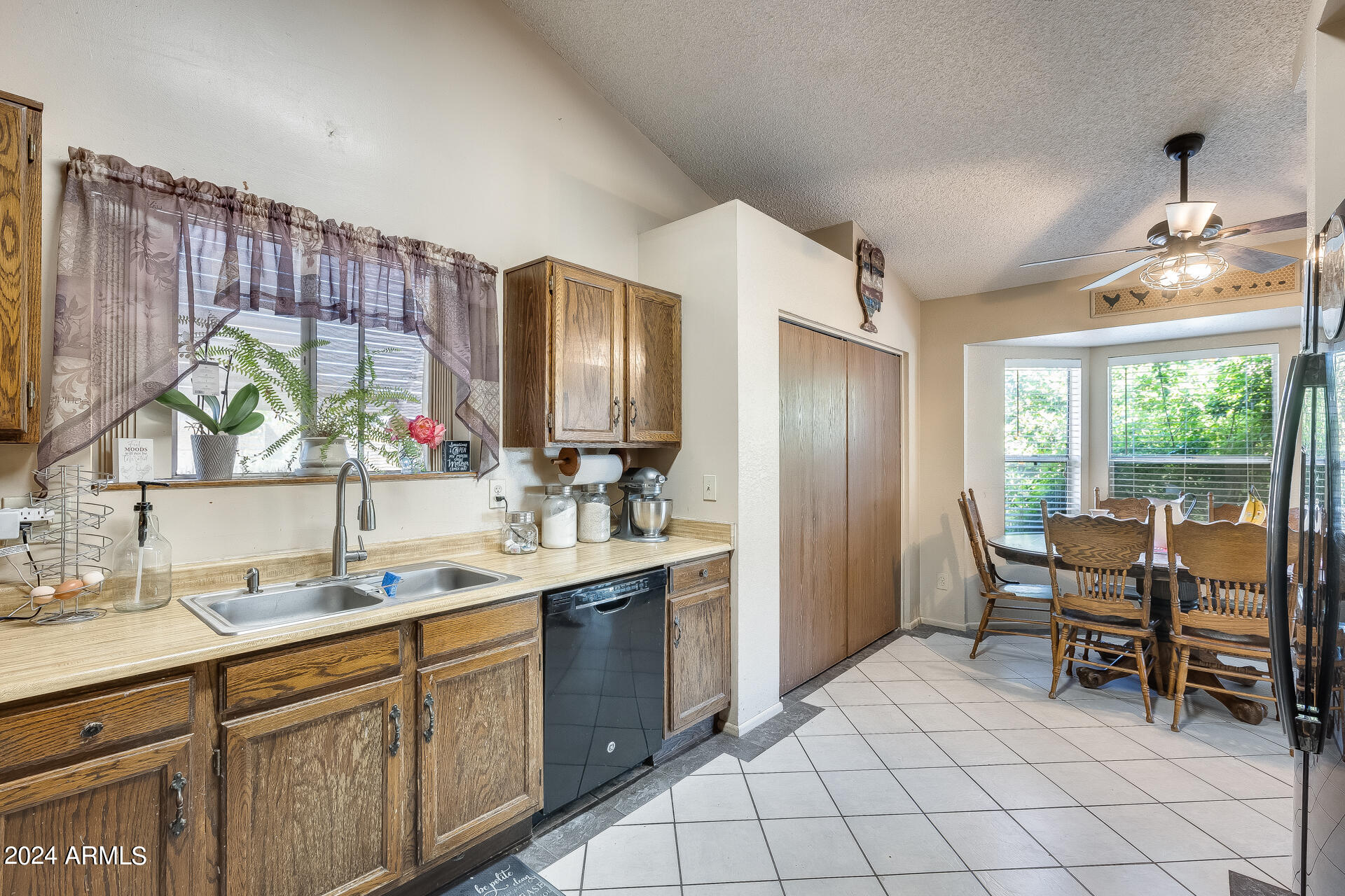 4916 E FOUNTAIN Street