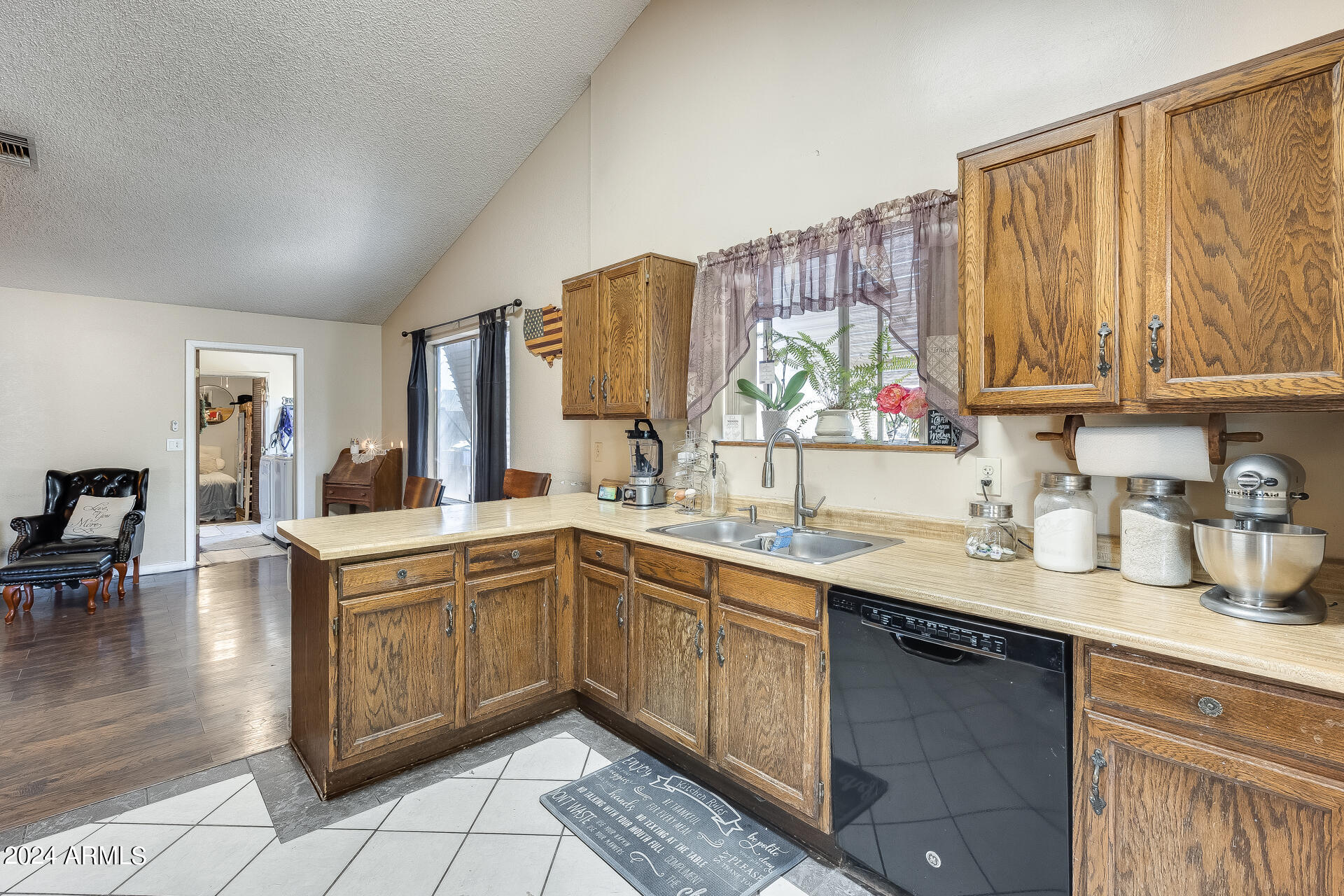 4916 E FOUNTAIN Street