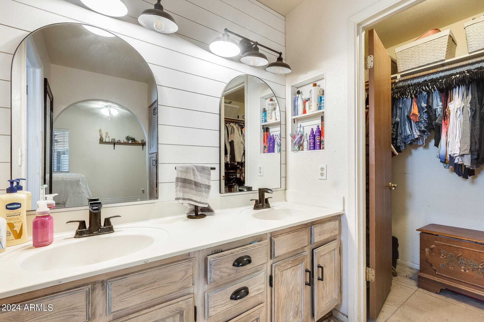 4916 E FOUNTAIN Street