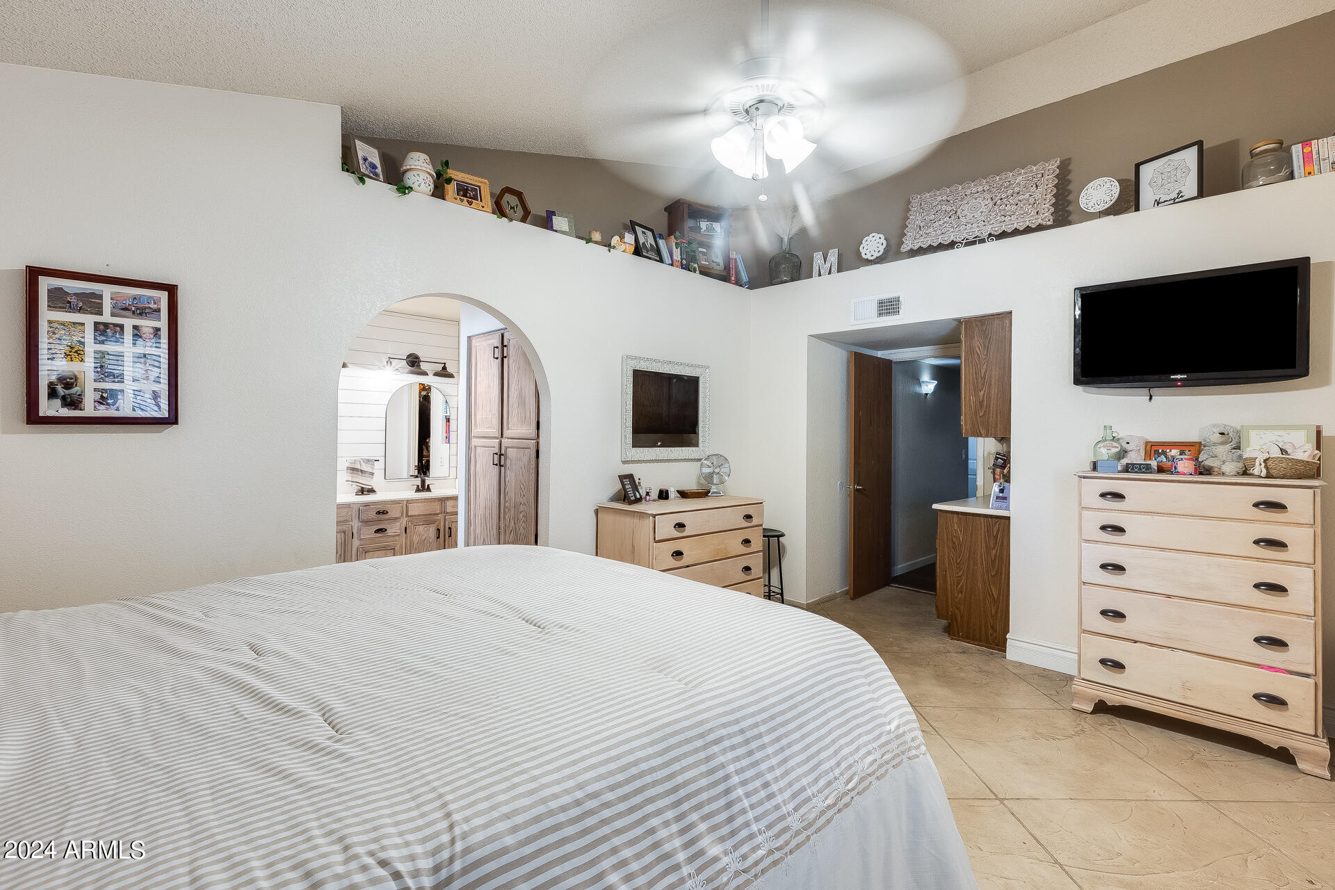 4916 E FOUNTAIN Street