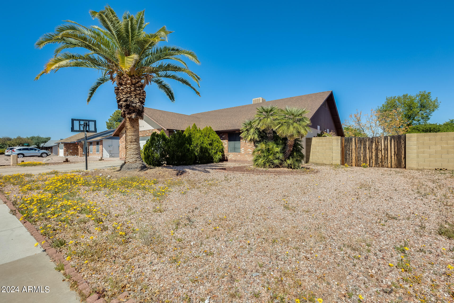 4916 E FOUNTAIN Street