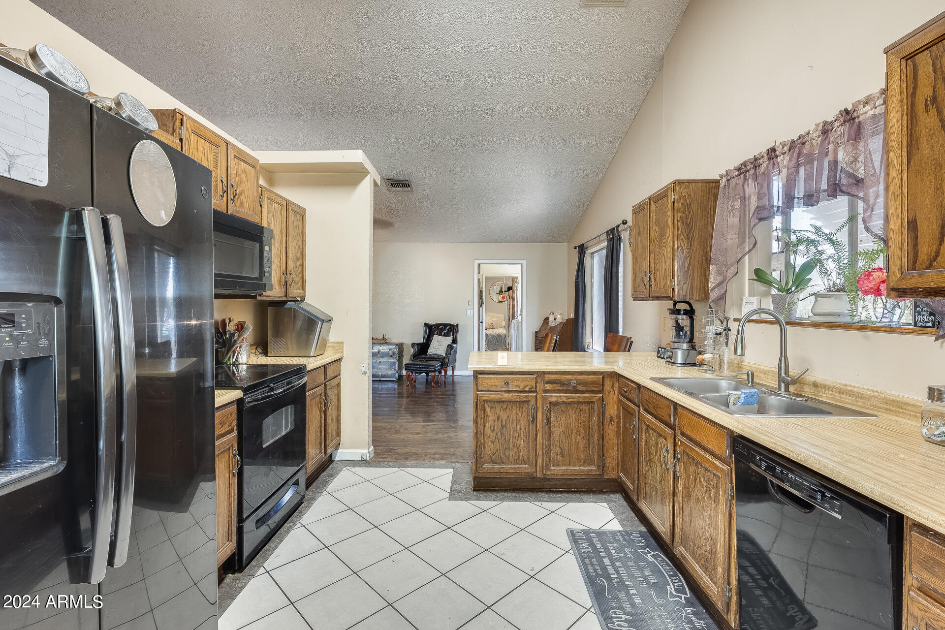 4916 E FOUNTAIN Street