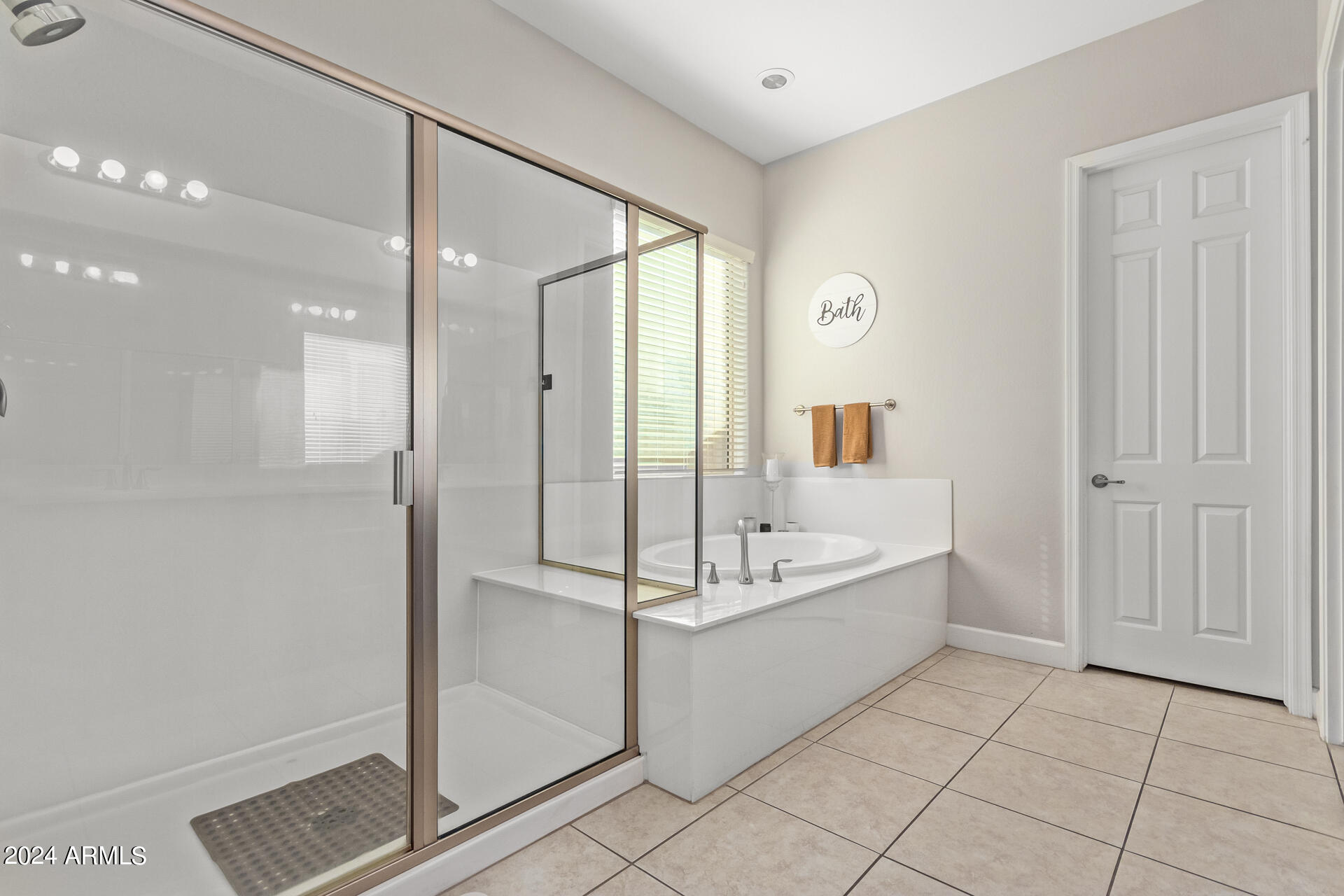 10452 E LINCOLN Avenue