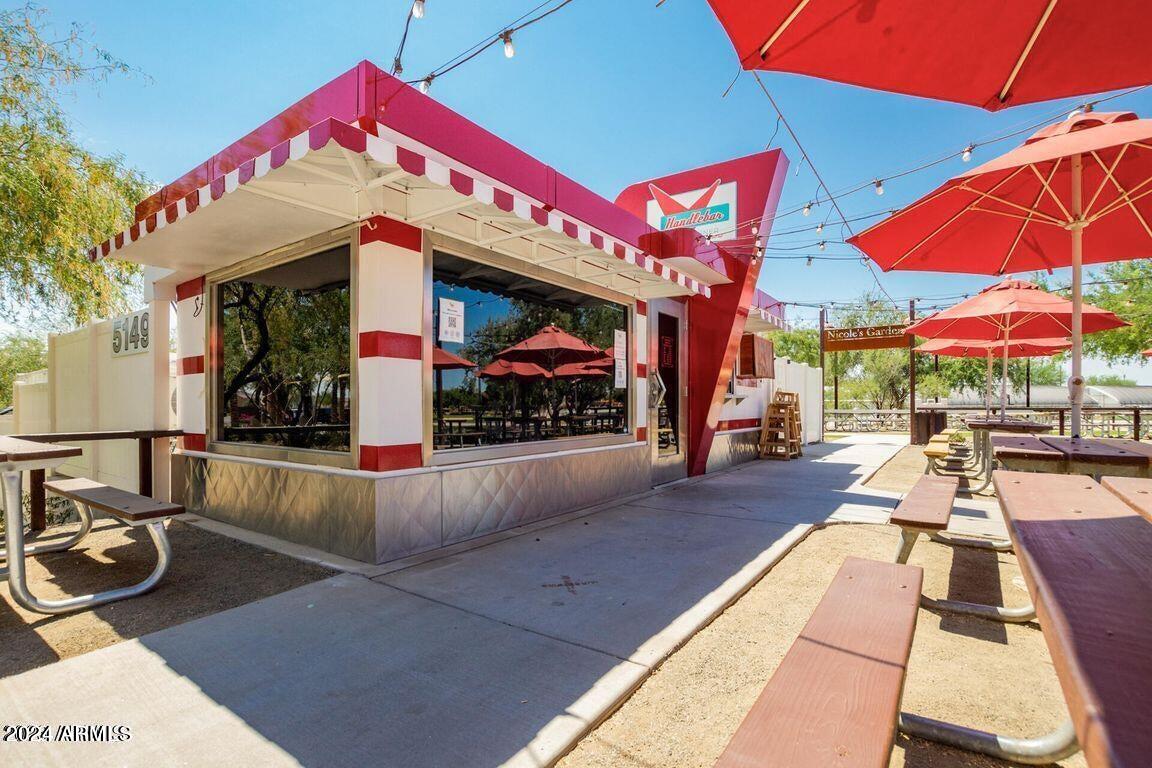 10452 E LINCOLN Avenue