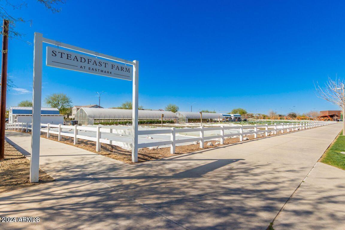 10452 E LINCOLN Avenue