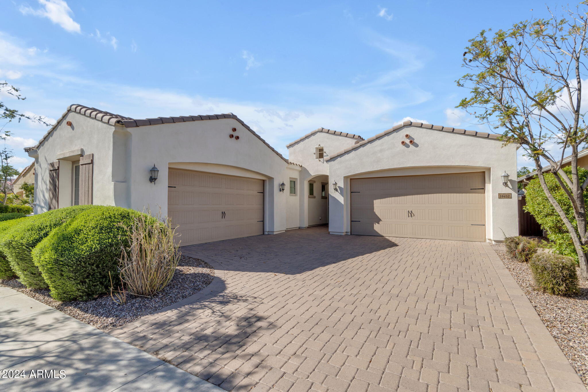 10452 E LINCOLN Avenue